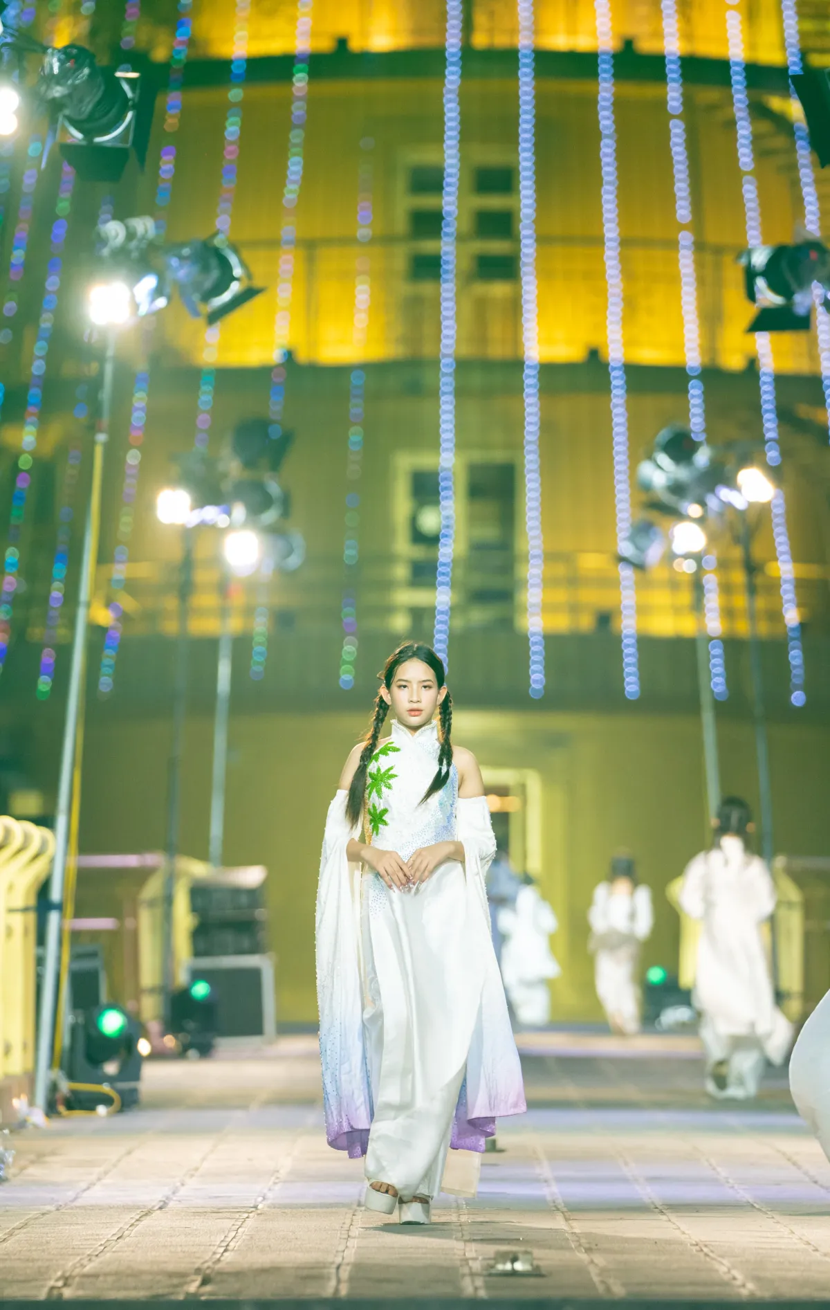 Mau-teen-Tran-Bao-Chau-1682319808