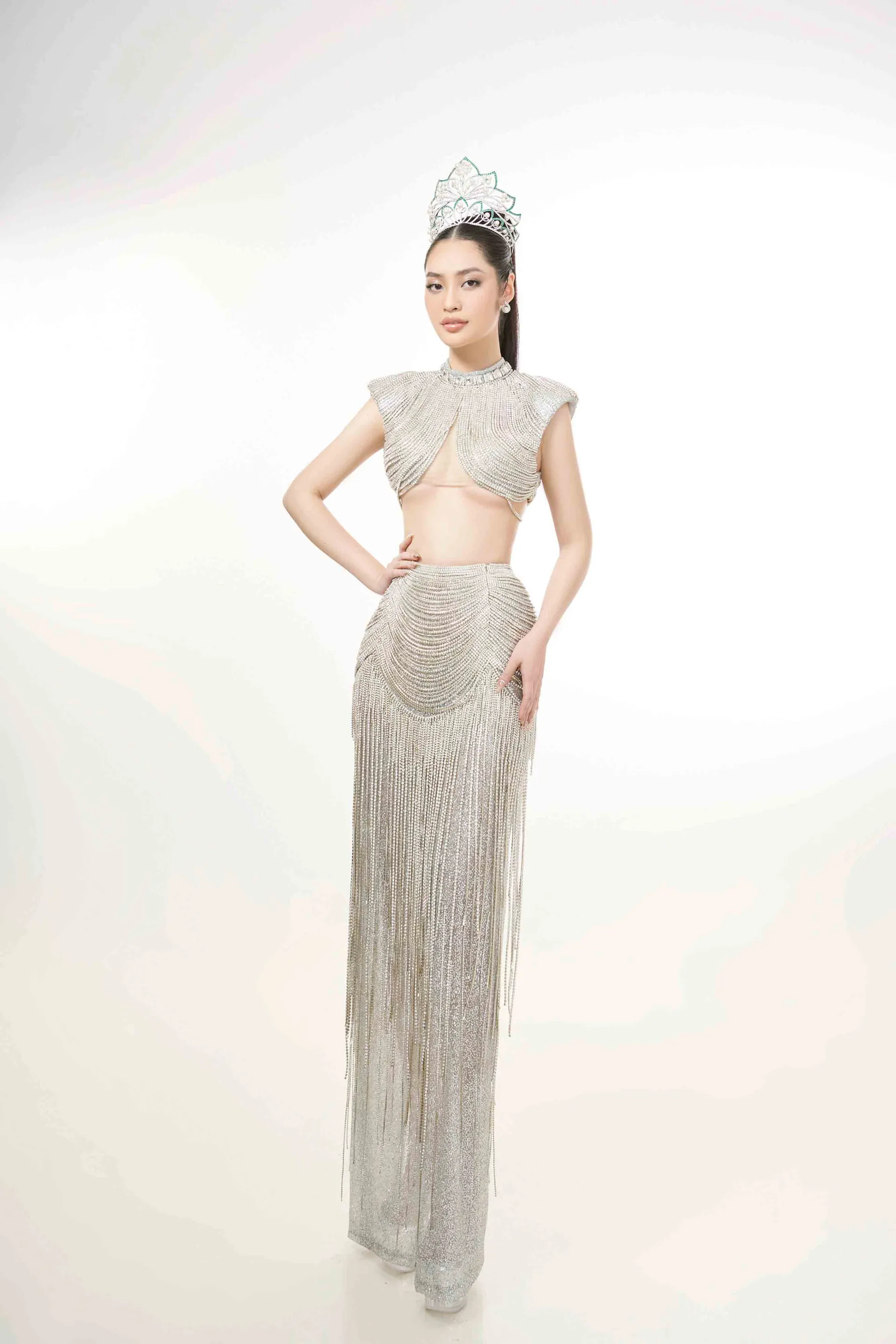 Hoa hau Nong Thuy Hang 1