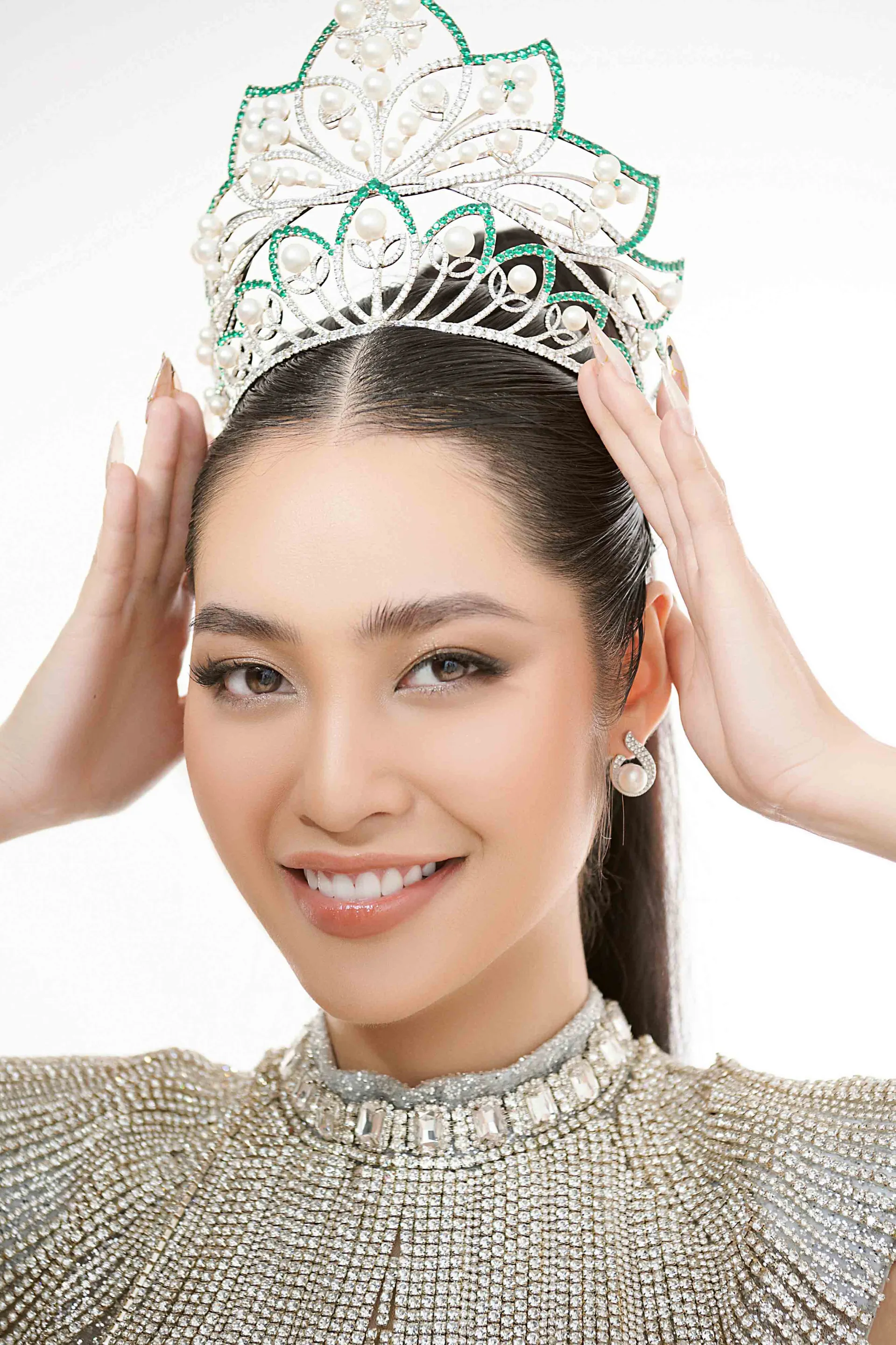 Hoa hau Nong Thuy Hang 5