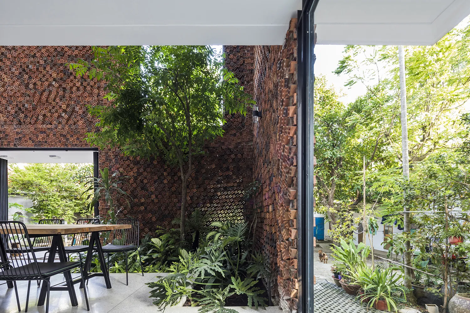 02-CTA-Wall-house-in-27