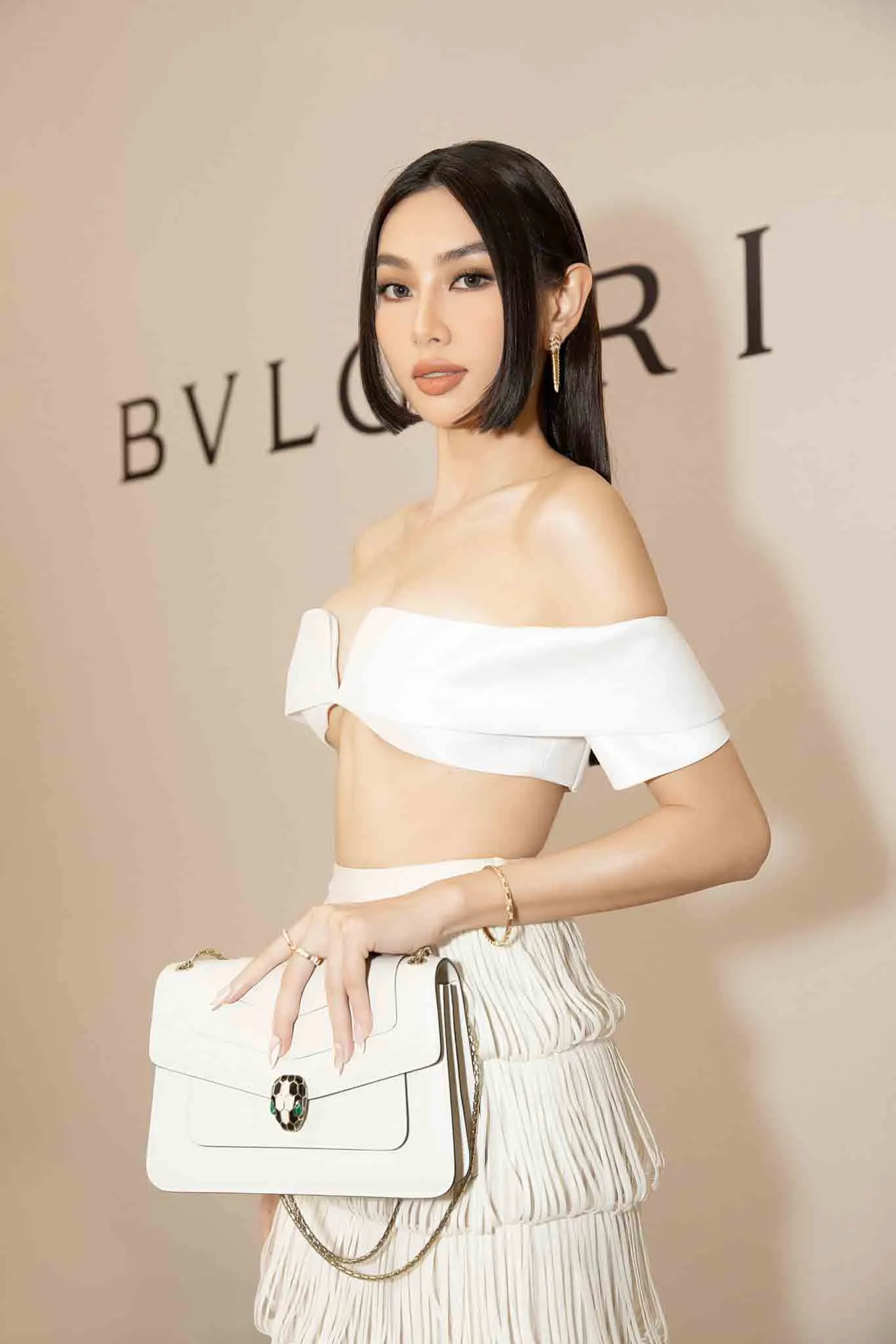 THUỲ TIÊN CẮT TÓC