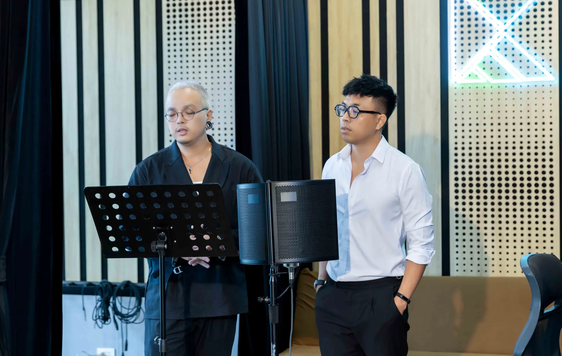 album ky quan thu 8 va cau chuyen ve tinh cam gia dinh day xuc dong cua nguyen hong thuan-3