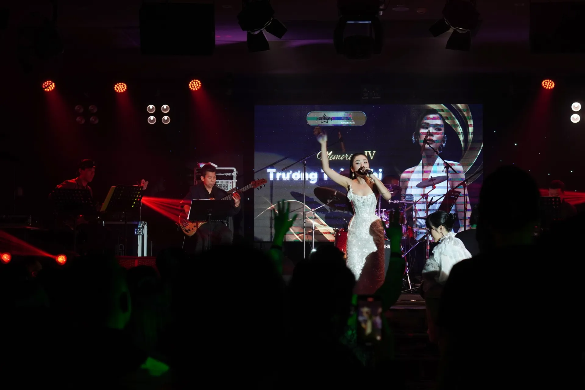 truong-thao-nhi-lien-tuc-gap-su-co-mat-tieng,-khoc-nac-trong-chuyen-luu-dien-o-uc4