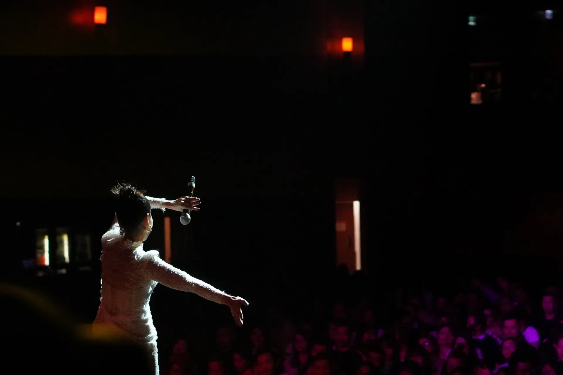 truong-thao-nhi-lien-tuc-gap-su-co-mat-tieng,-khoc-nac-trong-chuyen-luu-dien-o-uc5