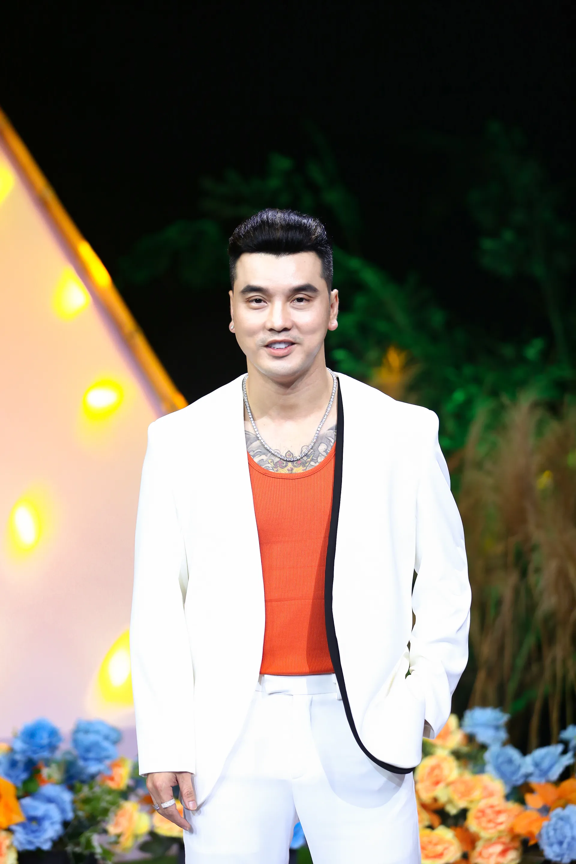 ung-hoang-phuc-ke-ve-lan-dau-tien-va-duy-nhat-bat-khoc-truoc-mat-ba-xa-kim-3