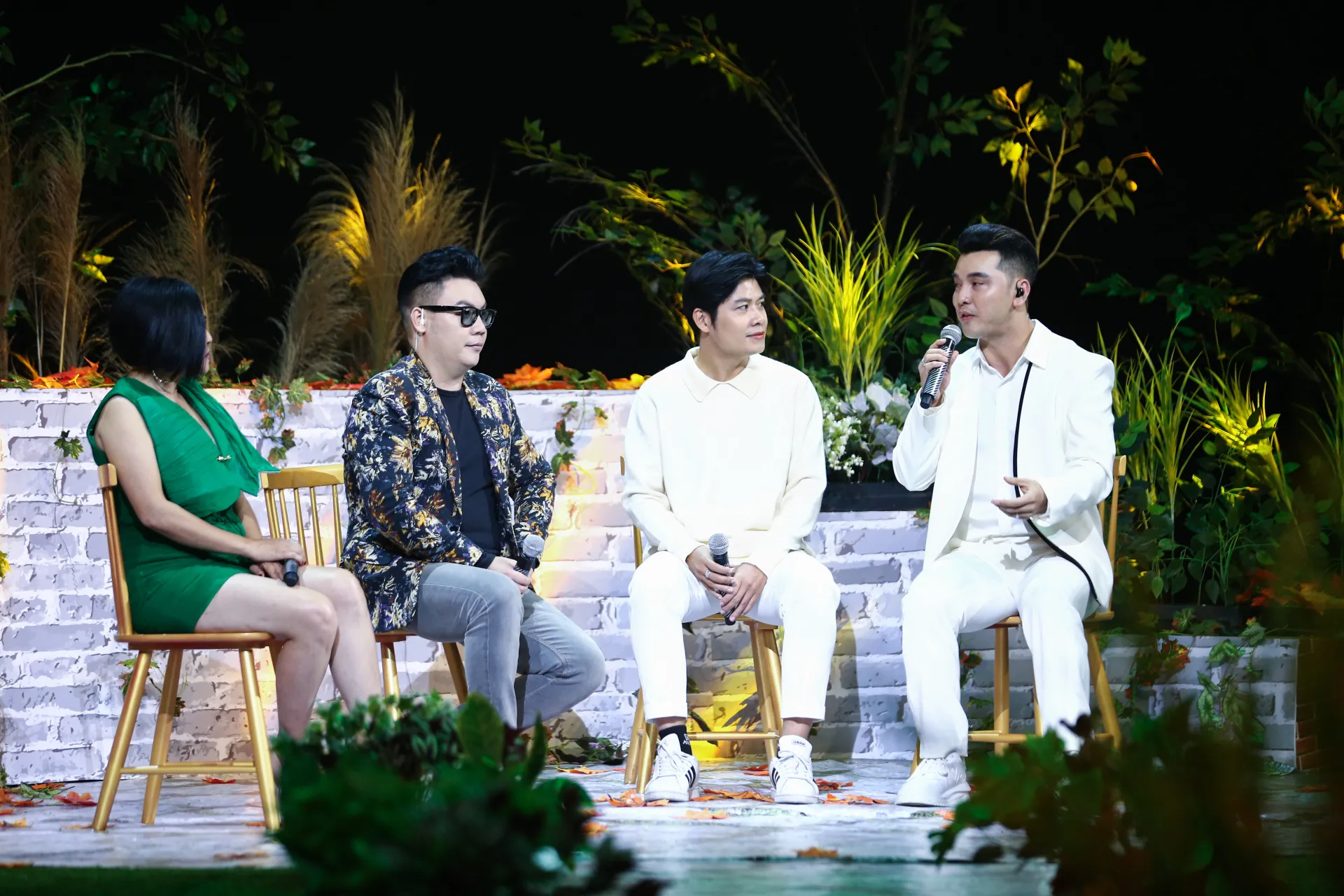 ung-hoang-phuc-ke-ve-lan-dau-tien-va-duy-nhat-bat-khoc-truoc-mat-ba-xa-kim5