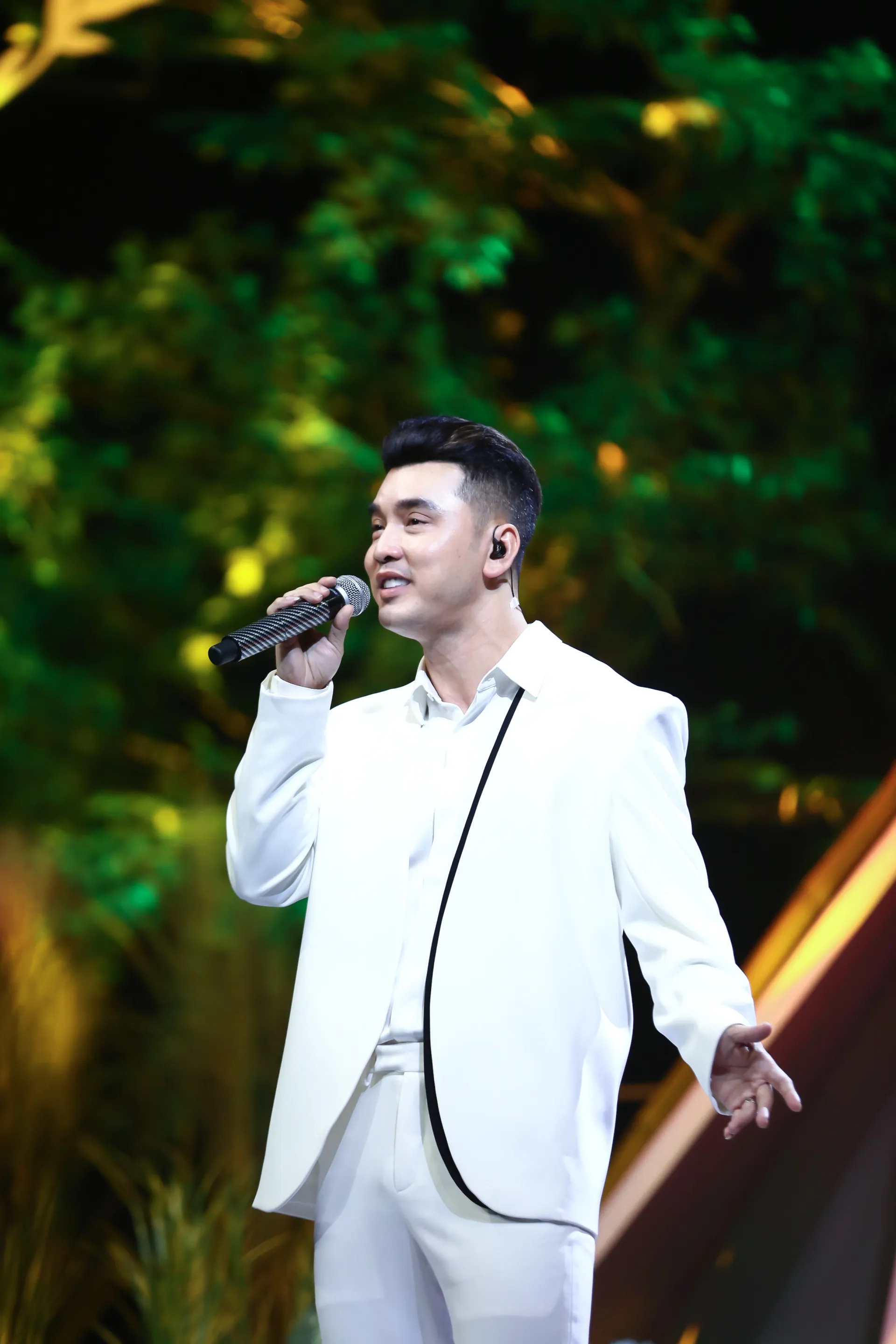 ung-hoang-phuc-ke-ve-lan-dau-tien-va-duy-nhat-bat-khoc-truoc-mat-ba-xa-kim6