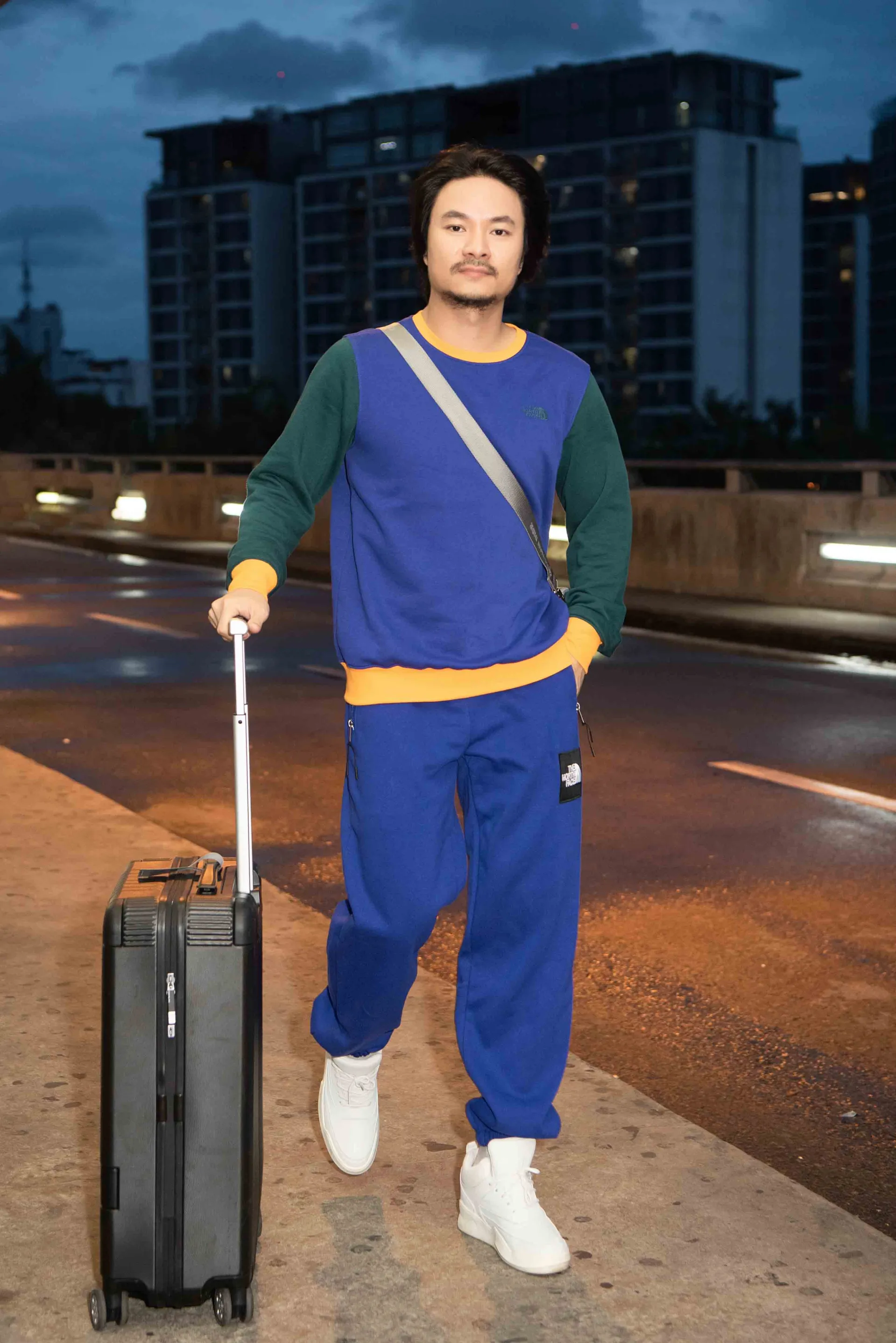 hoa-hau-doan-thien-an-khoe-vong-eo-con-kien-khi-xuat-hien-tai-san-bay-di-duc10