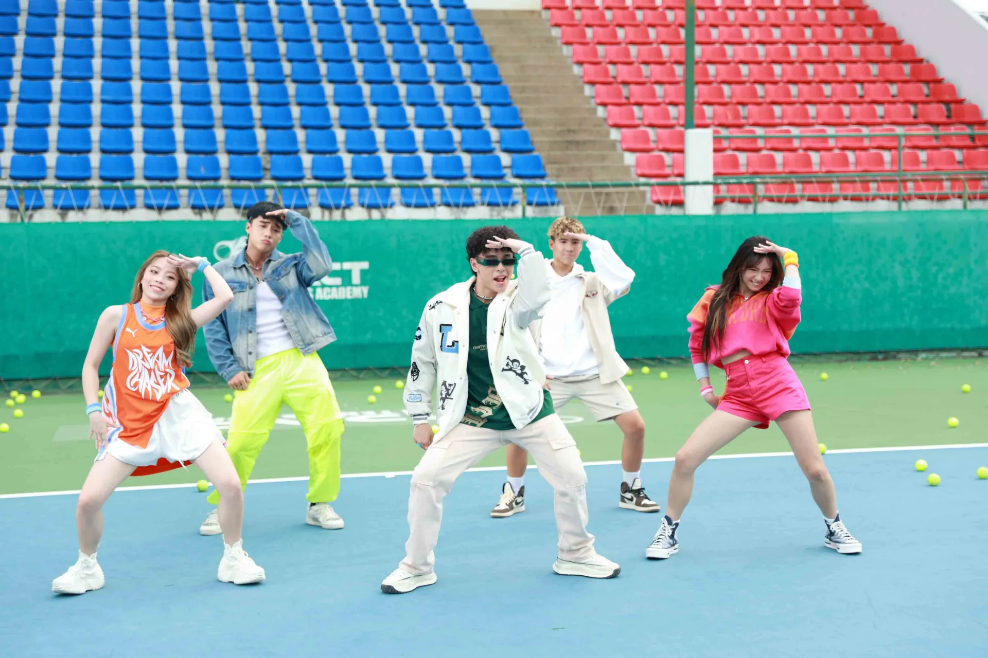 hai-dang-doo-hop-tac-voi-nghe-si-thai-lam-moi-ban-hit-viral-khap-the-gioi8