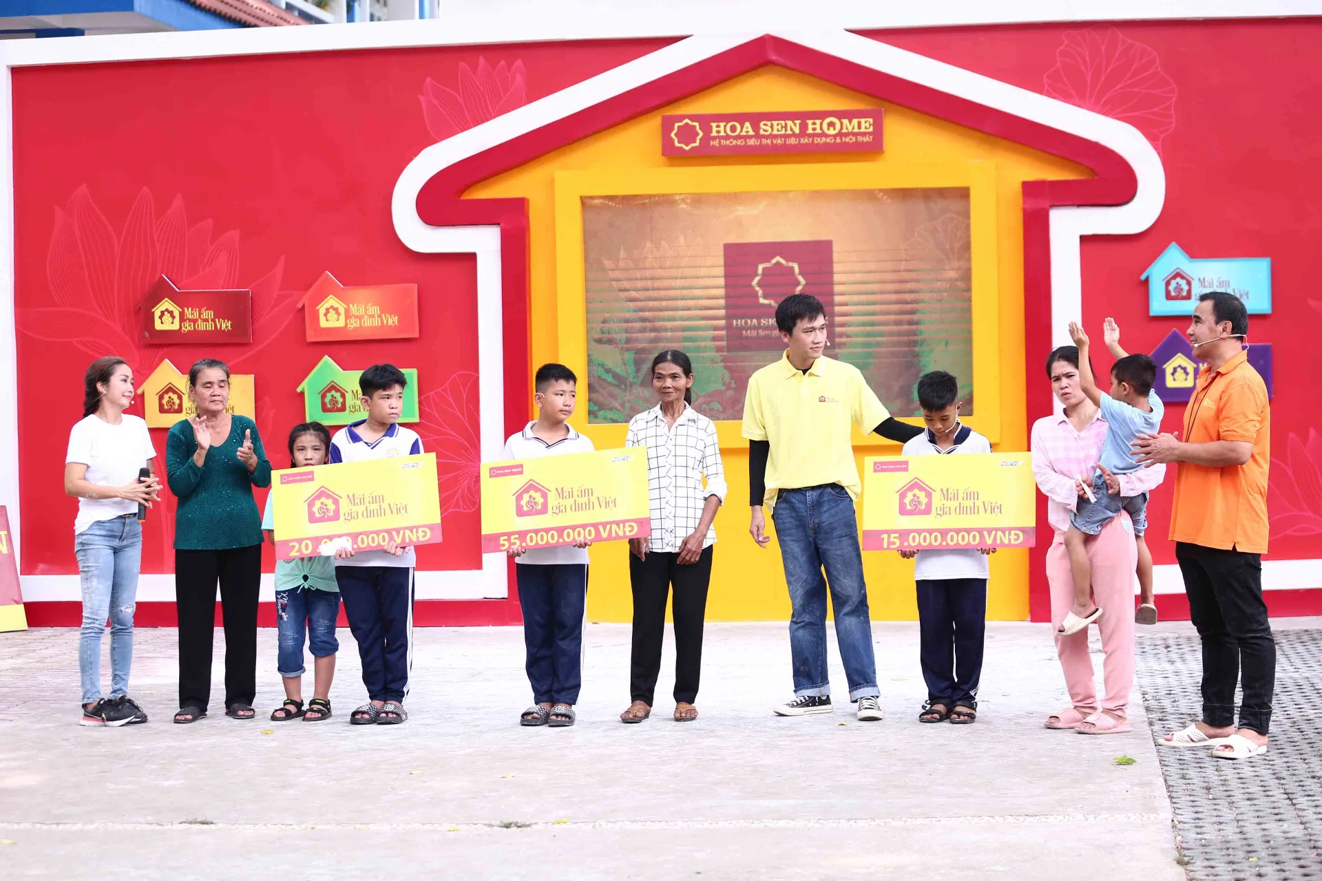 mc-quyen-linh-ngo-ngang-vi-oc-thanh-van-qua-kheo-leo-khi-vuot-thu-thach-tai-mai-am-gia-dinh-viet12