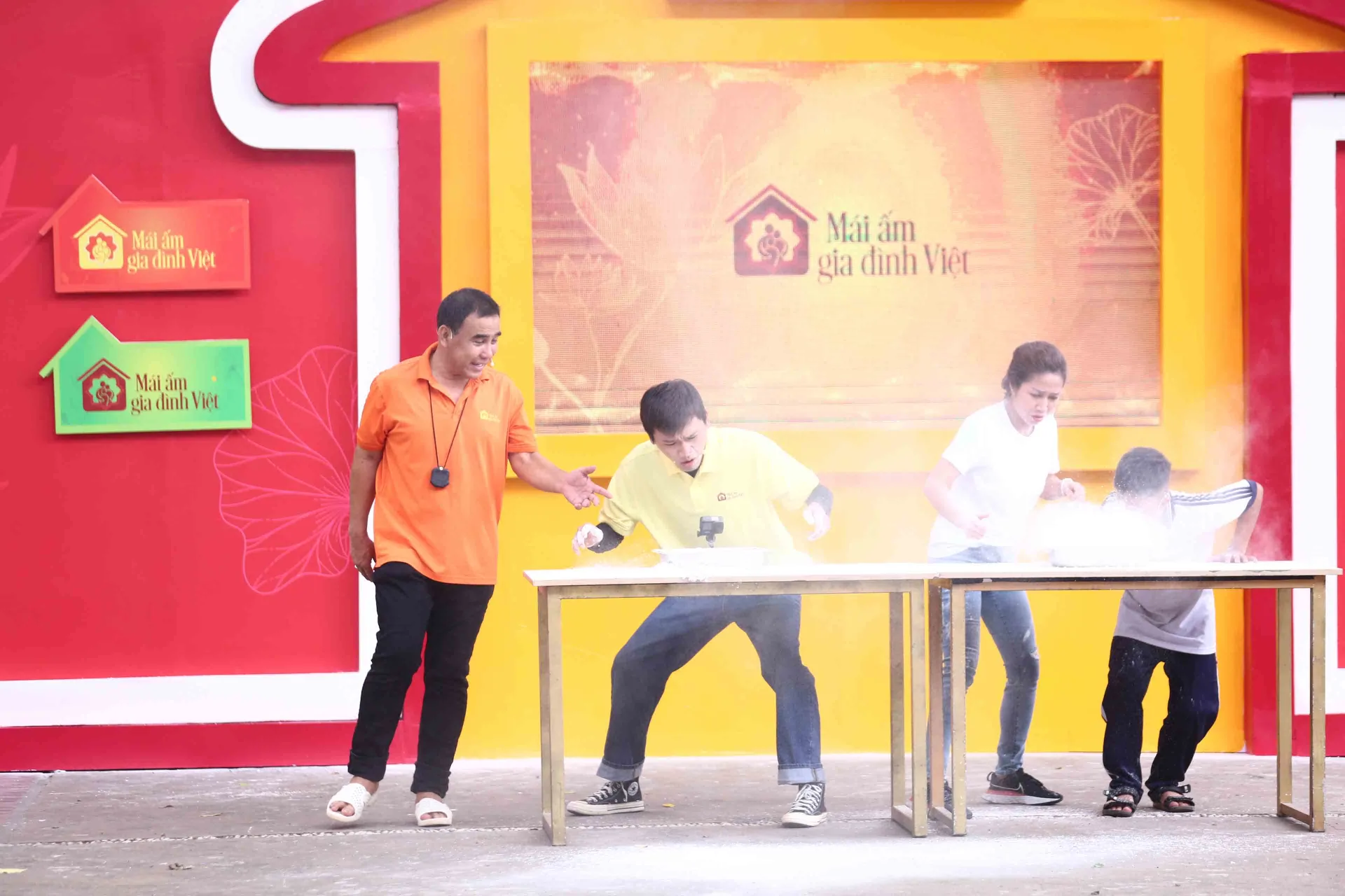 mc-quyen-linh-ngo-ngang-vi-oc-thanh-van-qua-kheo-leo-khi-vuot-thu-thach-tai-mai-am-gia-dinh-viet5