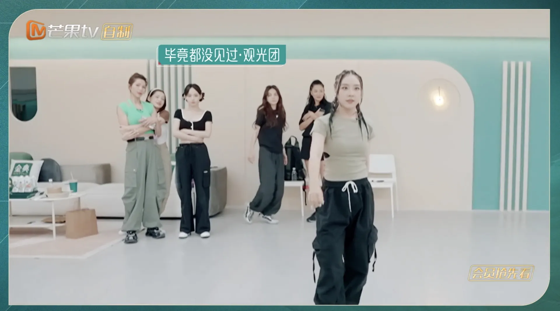 truoc-man-trinh-dien-cuc-chay-cua-chi-pu-va-dong-doi-phan-ung-cac-ty-ty-ra-sao9