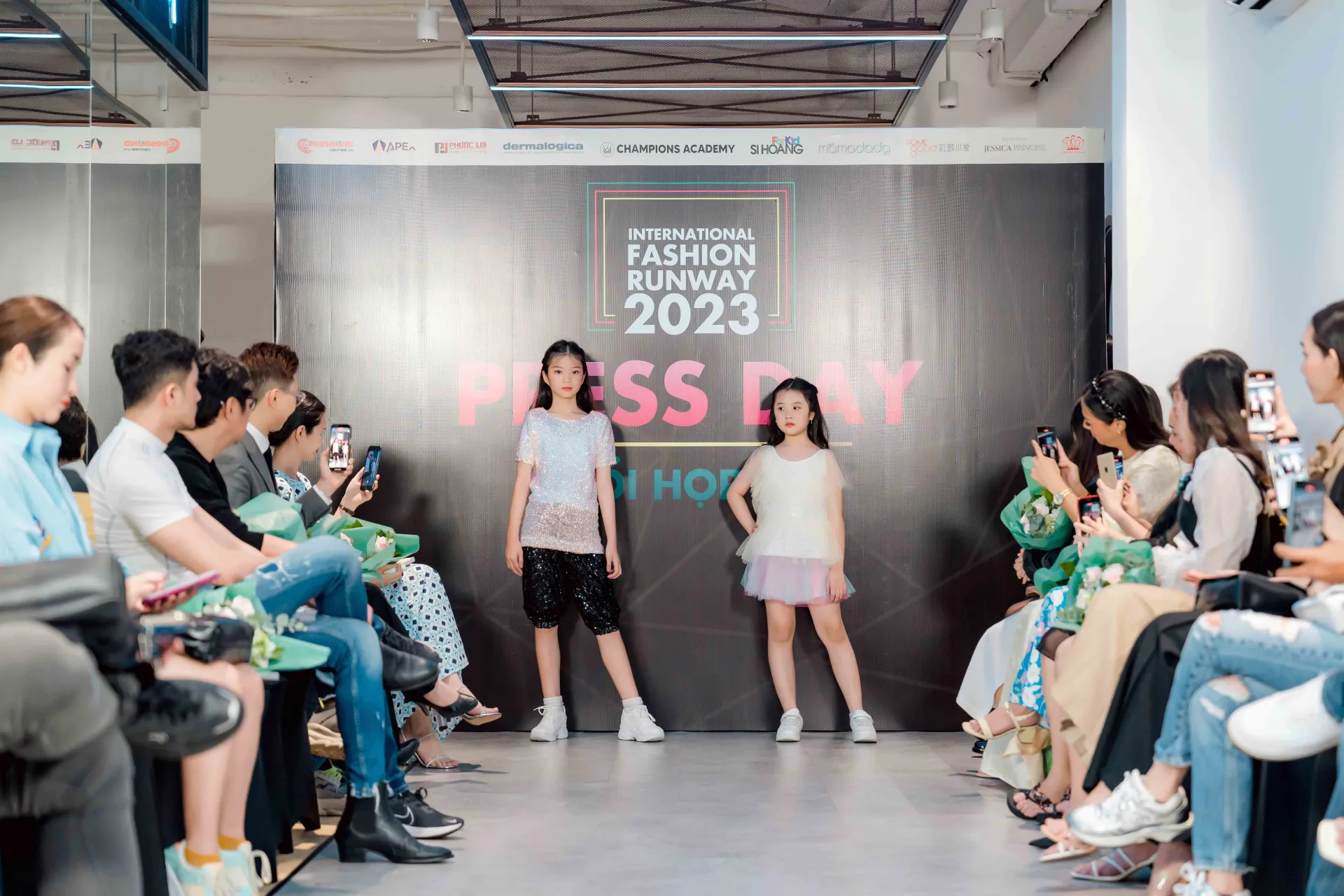 international-fashion-runway-sap-tro-lai-voi-chu-de-di-san1