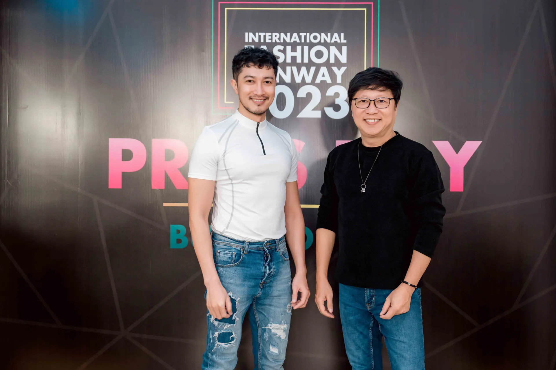 international-fashion-runway-sap-tro-lai-voi-chu-de-di-san11