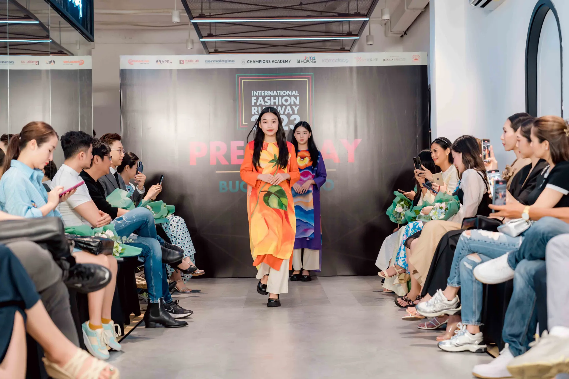 international-fashion-runway-sap-tro-lai-voi-chu-de-di-san4