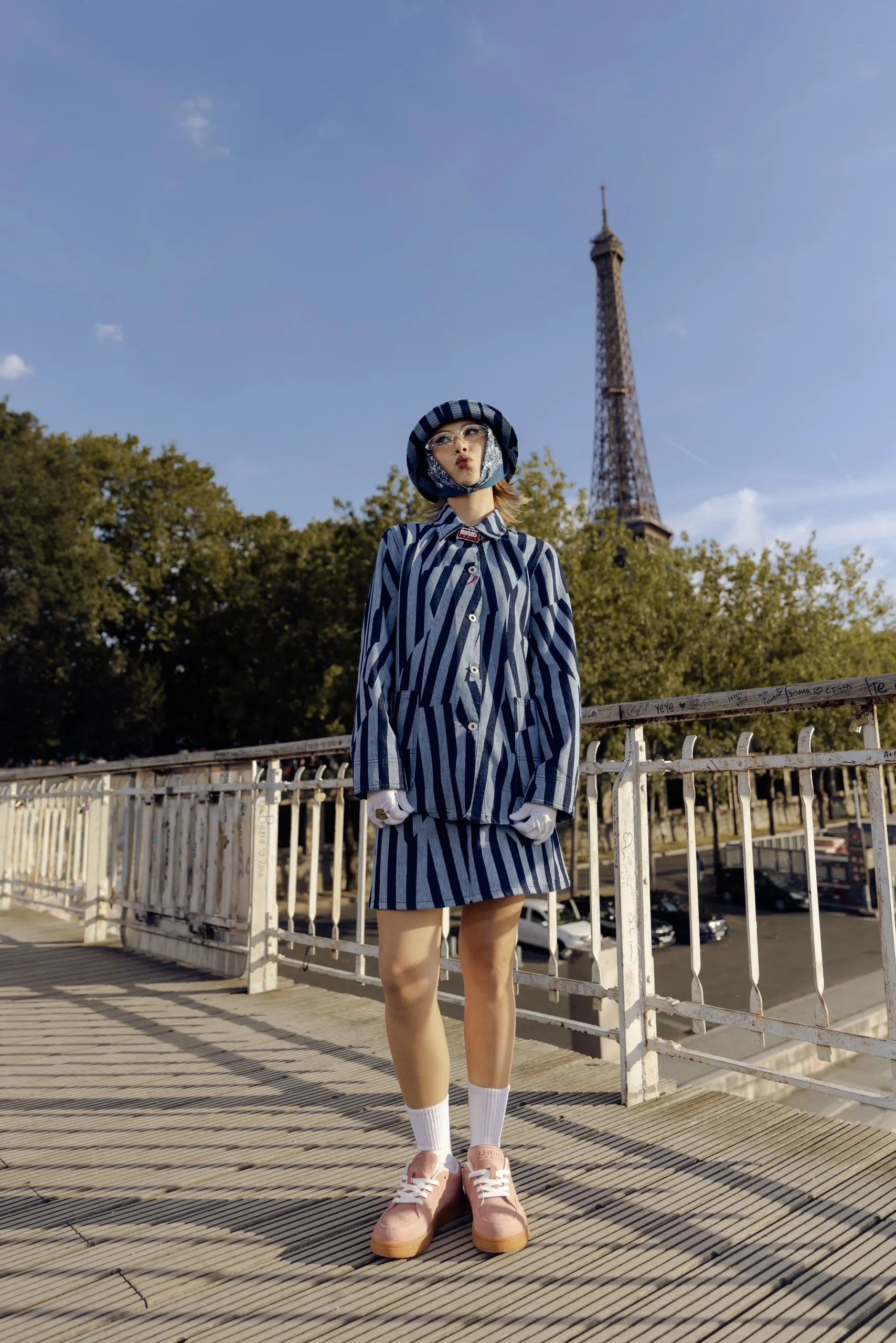 quynh-anh-shyn-bien-hoa-cuc-chat-ngoi-hang-ghe-dau-tai-show-kenzo-paris-mens-fashion-week- (2)