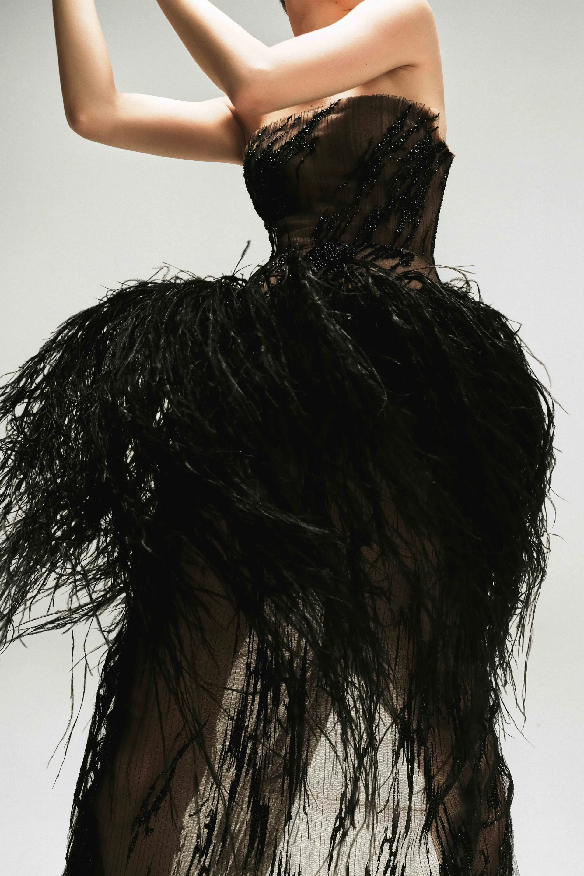 bst-cong-tri-thu-dong-2023-khoi-day-ve-dep-tien-phong-trong-thoi-trang-toi-gian9