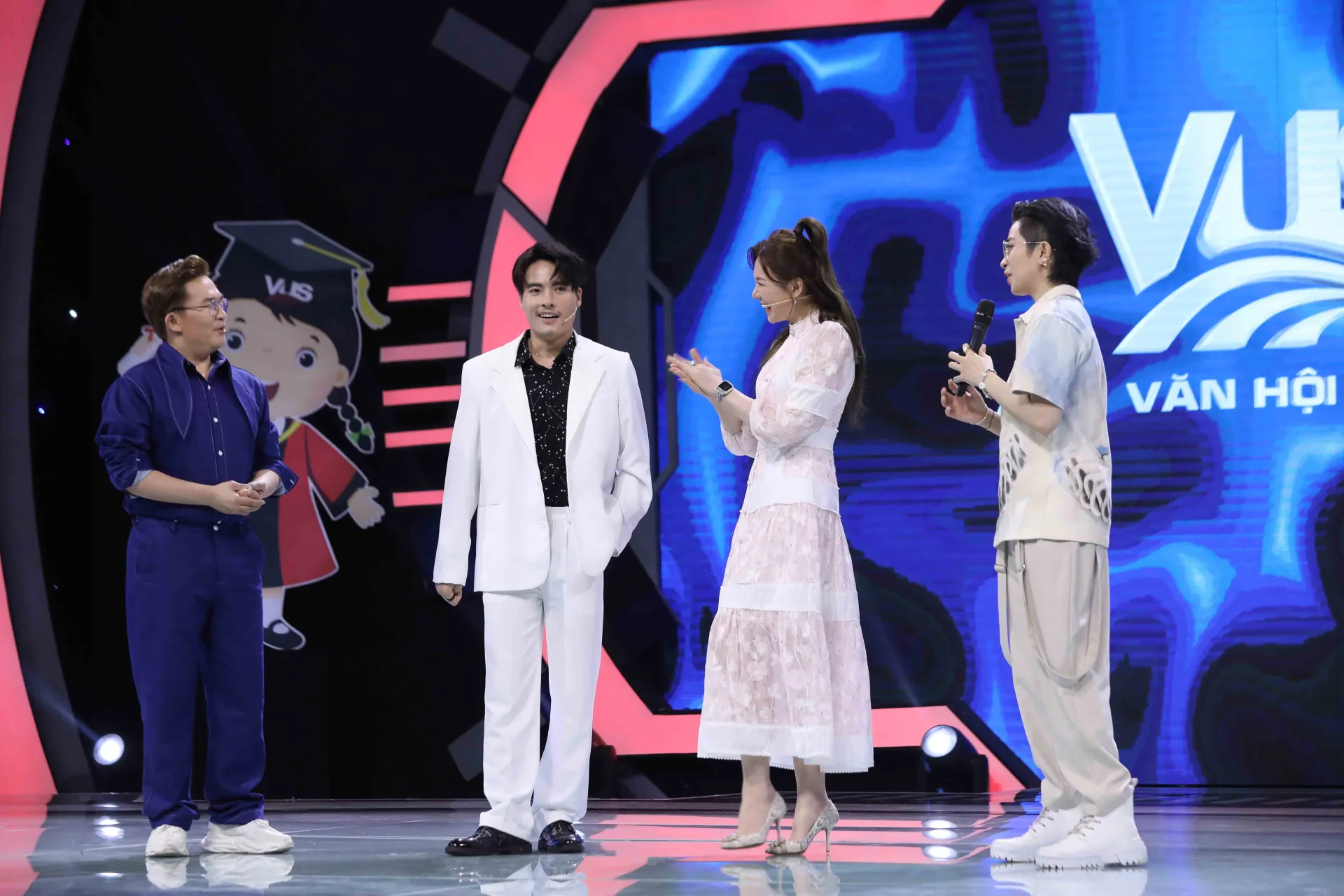 gung-cang-gia-cang-cay-dai-nghia-bat-che-do-canh-giac-khi-hari-won-bat-ngo-khen-ngoi-trang-phuc-cua-minh3