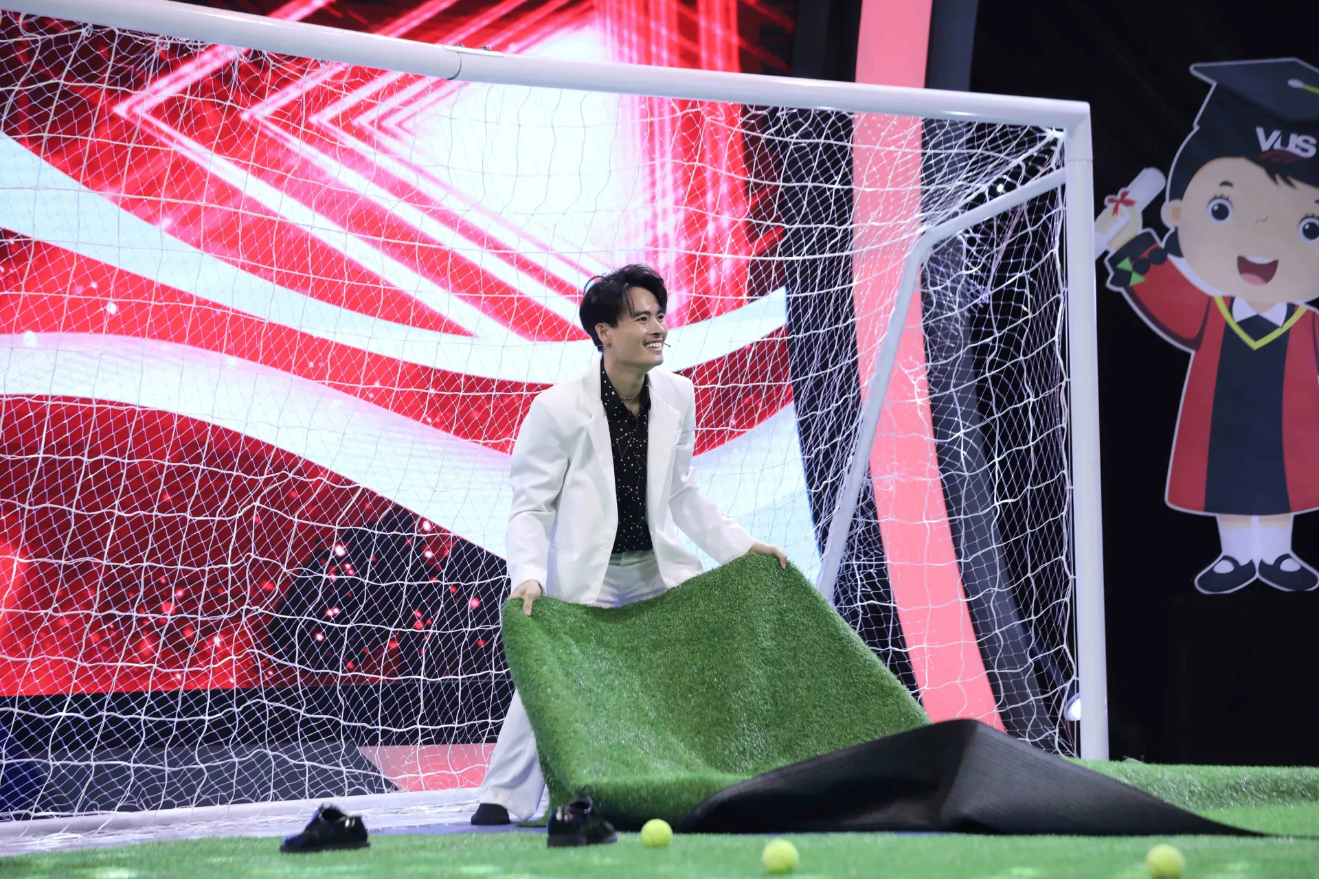 gung-cang-gia-cang-cay-dai-nghia-bat-che-do-canh-giac-khi-hari-won-bat-ngo-khen-ngoi-trang-phuc-cua-minh9