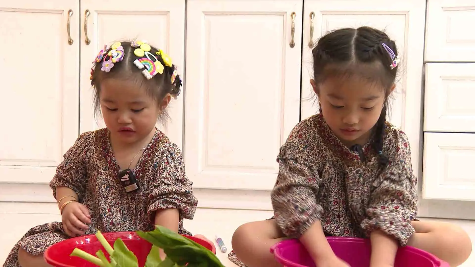 tap-8-me-vang-nha-ba-la-sieu-nhan-le-duong-bao-lam-chi-con-gai-livestream-ban-hang-cuc-chuyen-nghiep5