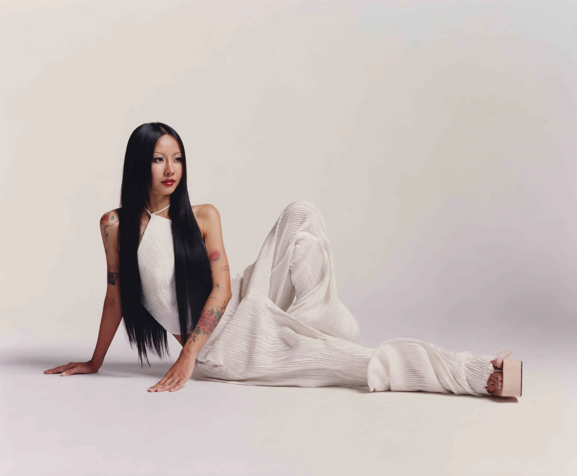 suboi-moi-la-trong-cac-thiet-ke-cua-nguyen-hoang-tu-fallwinter-23