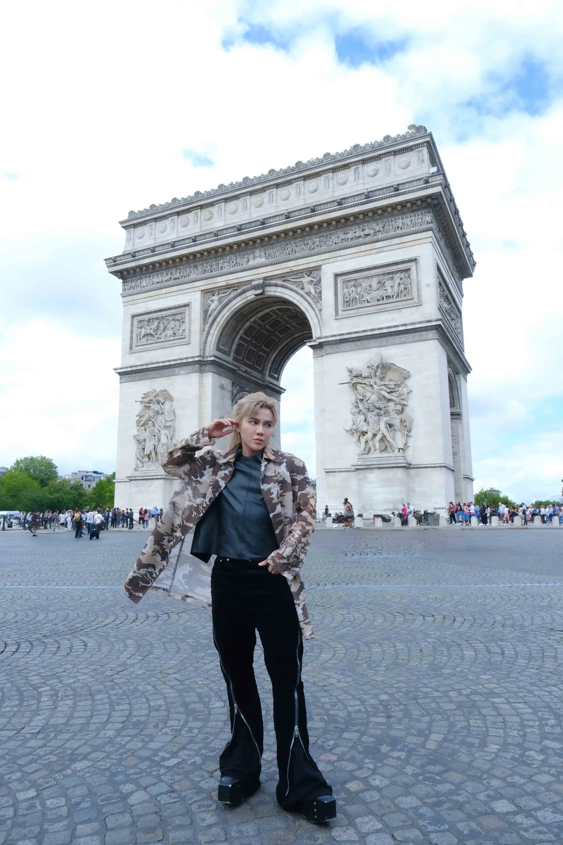 call-me-duy-la-dai-dien-viet-nam-hiem-hoi-tham-gia-tuan-le-thoi-trang-cao-cap-tai-paris3