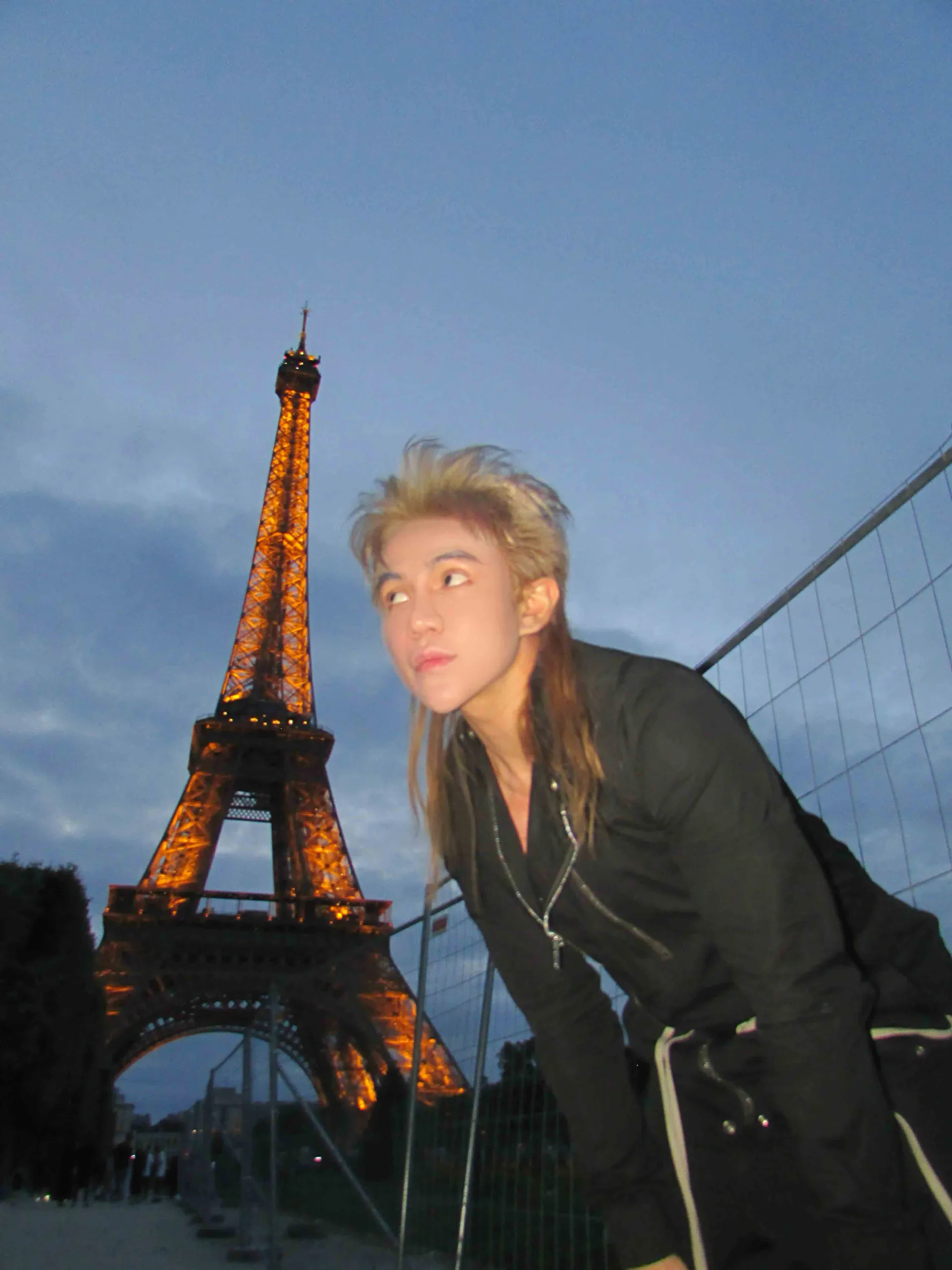 call-me-duy-la-dai-dien-viet-nam-hiem-hoi-tham-gia-tuan-le-thoi-trang-cao-cap-tai-paris6
