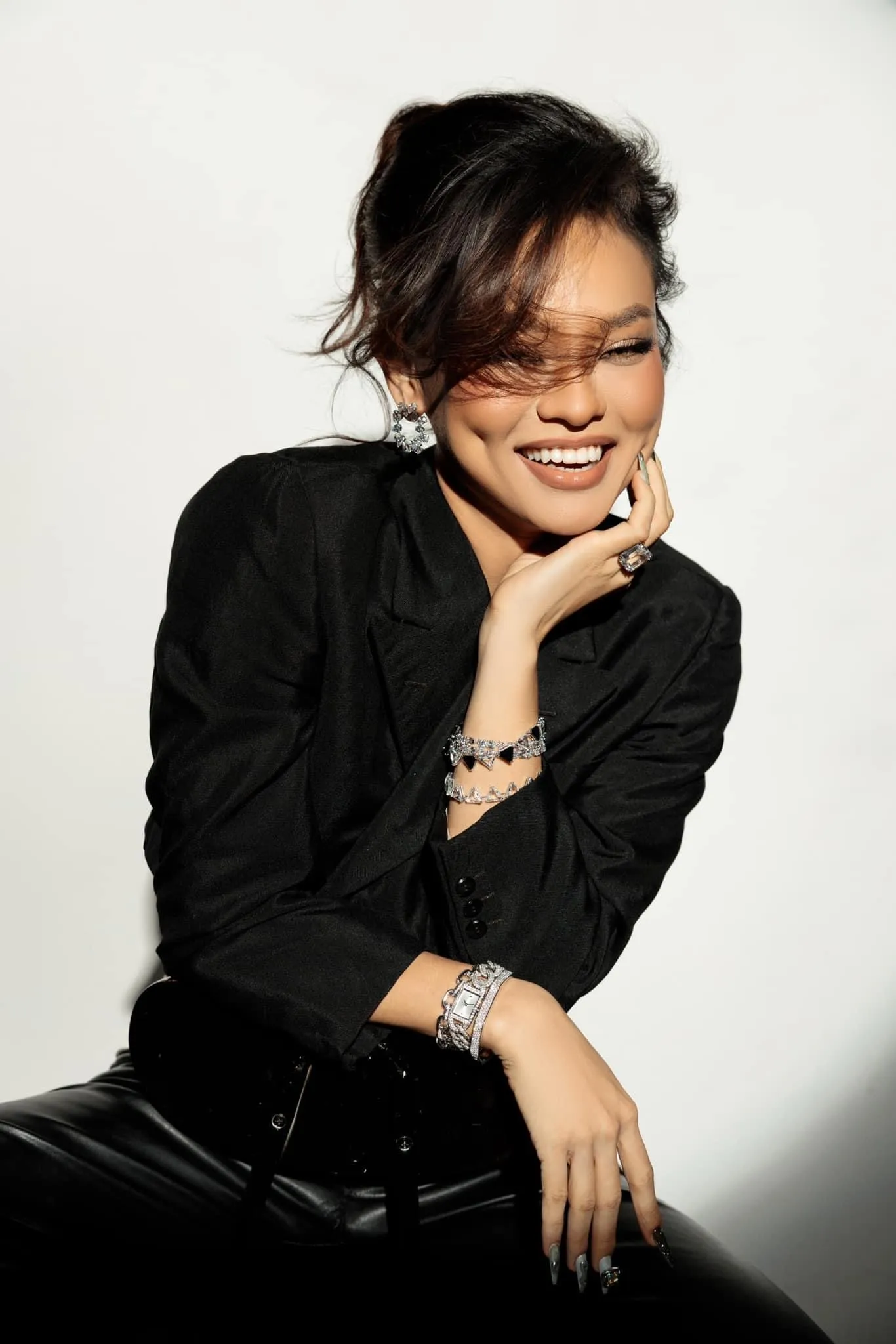 mai-ngo-la-nhan-vat-thu-2-duoc-he-lo-trong-mv-moi-cua-duong-trieu-vu4