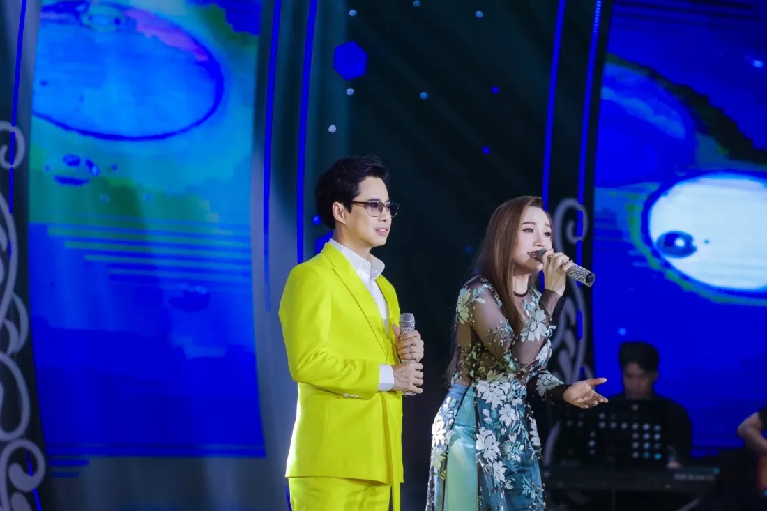 hang-ngan-khan-gia-moi-mien-lap-kin-hai-dem-liveshow-tinh-con-cua-ngoc-son