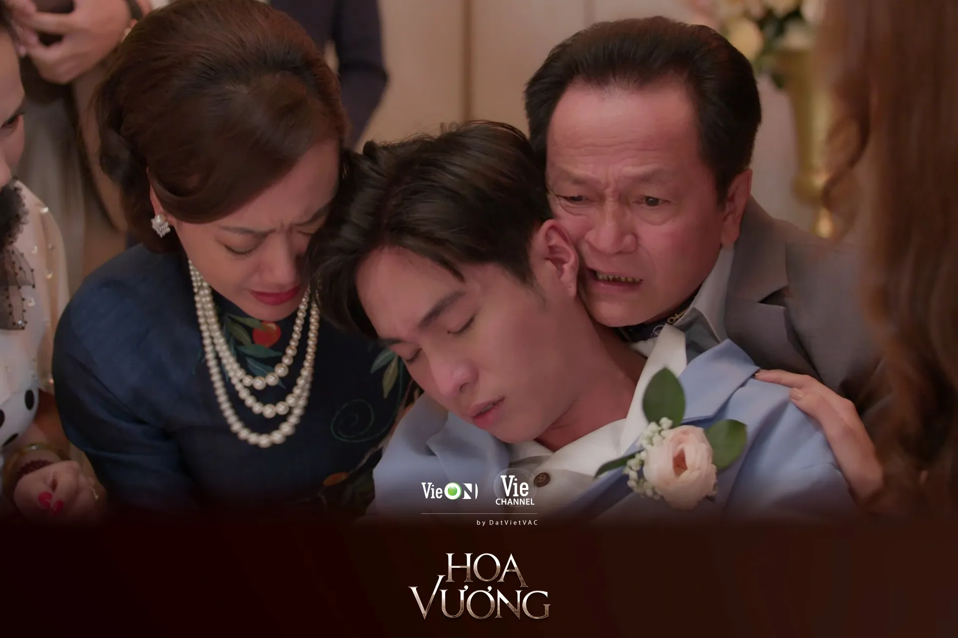 hoa-vuong-tap-31-truc-mai-xuat-hien-khien-le-dinh-hon-cua-dang-khoa-hoang-yen-do-be (3)