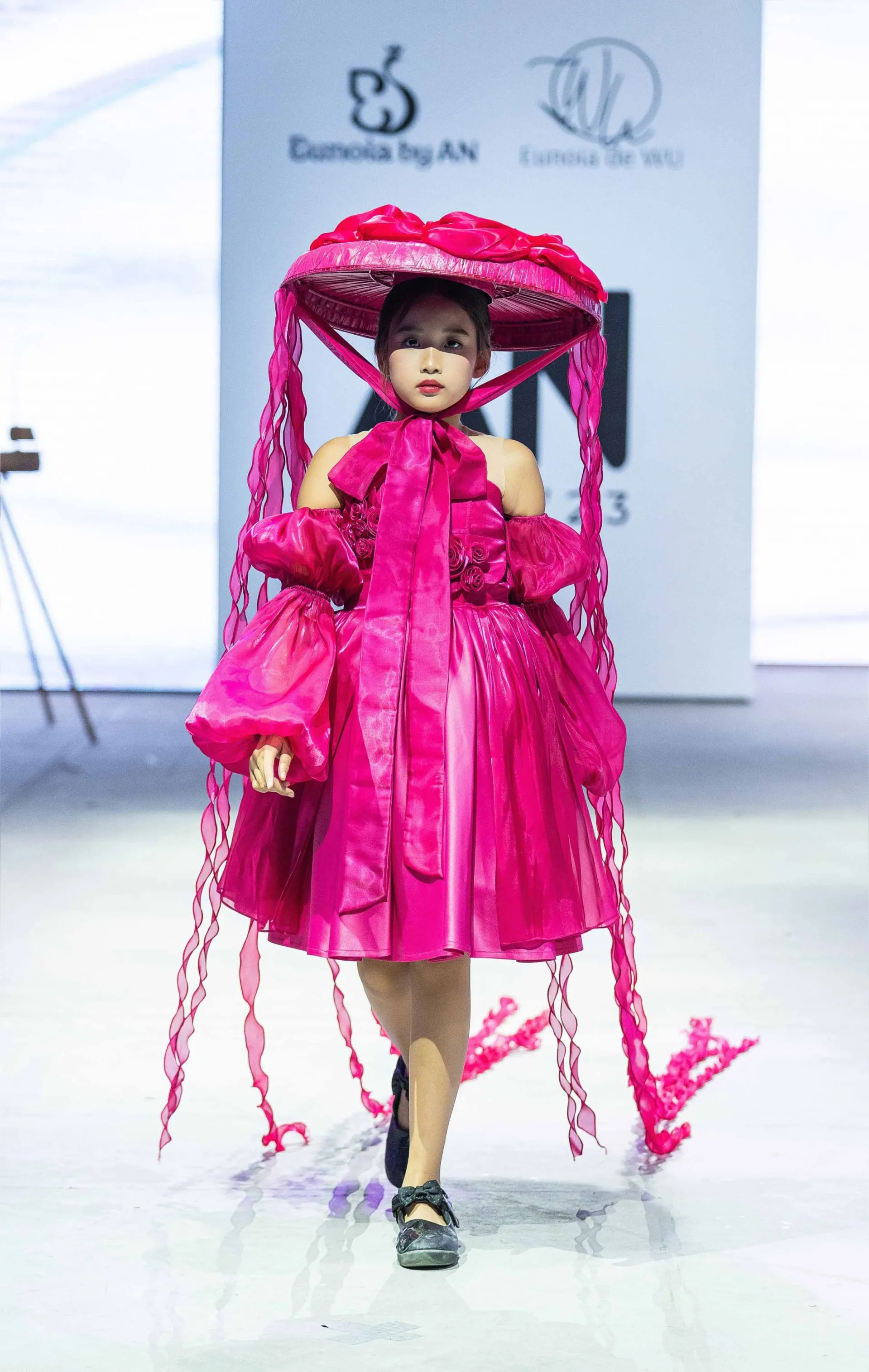 dan-mau-nhi-trinh-dien-an-tuong-tai-an-show-233