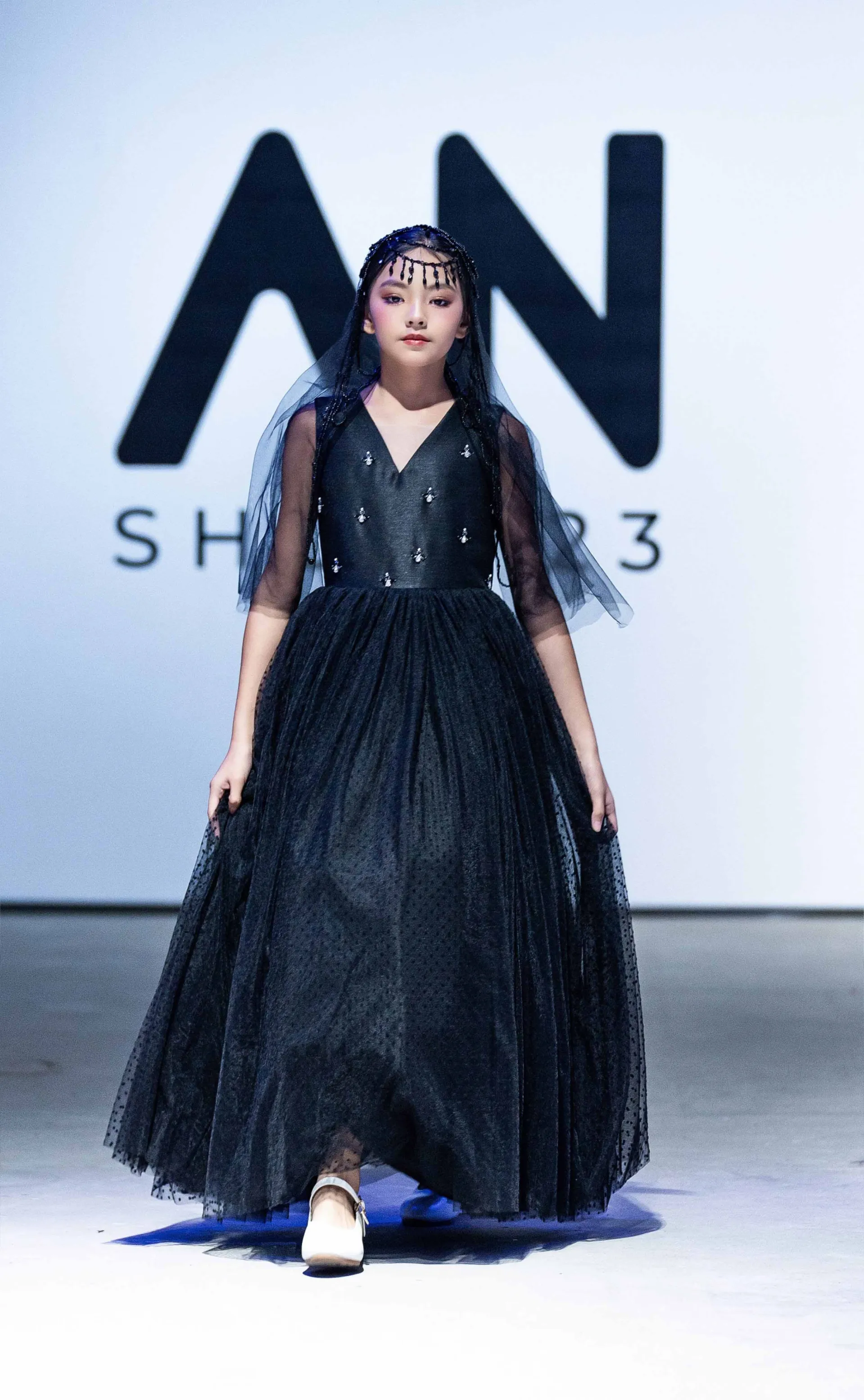 dan-mau-nhi-trinh-dien-an-tuong-tai-an-show-238