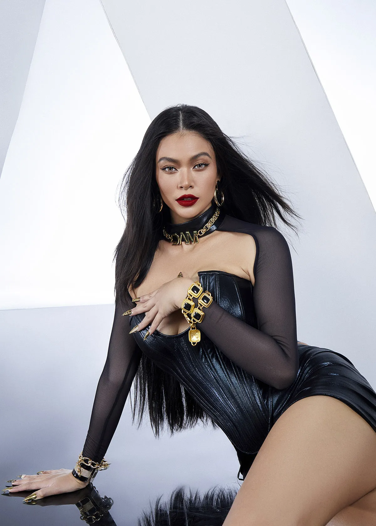 vo-hoang-yen-manh-tay-moi-6-guong-mat-dinh-dam-lam-nang-tho-cho-thuong-hieu-thoi-trang-rieng6