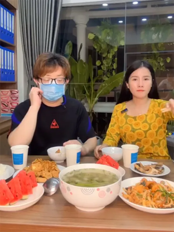 vo-chong-ba-nhan-vlog-1