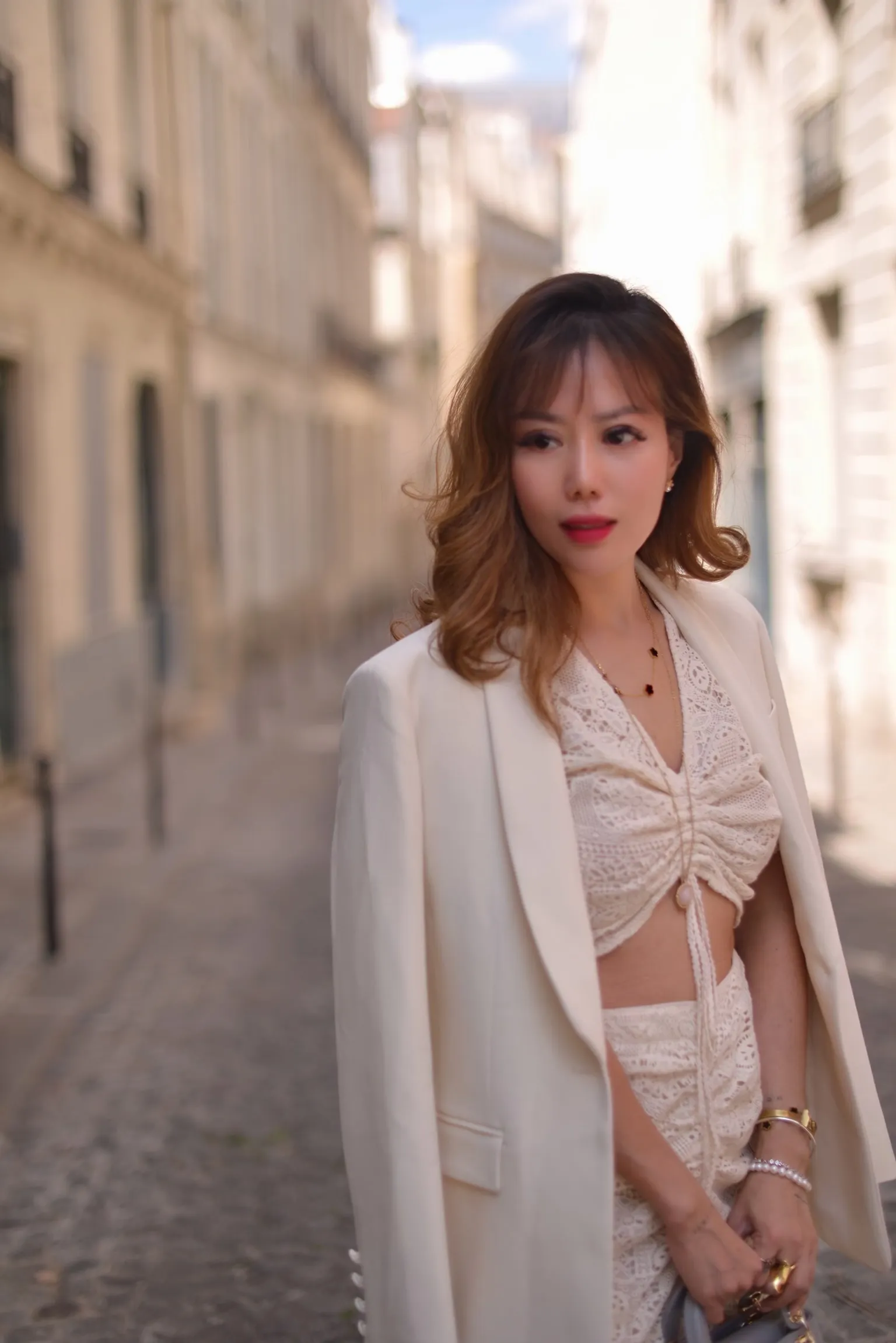 nha-van-amanda-huynh-truyen-cam-hung-ve-thoi-trang-boho-chic-khi-tha-dang-tai-paris4