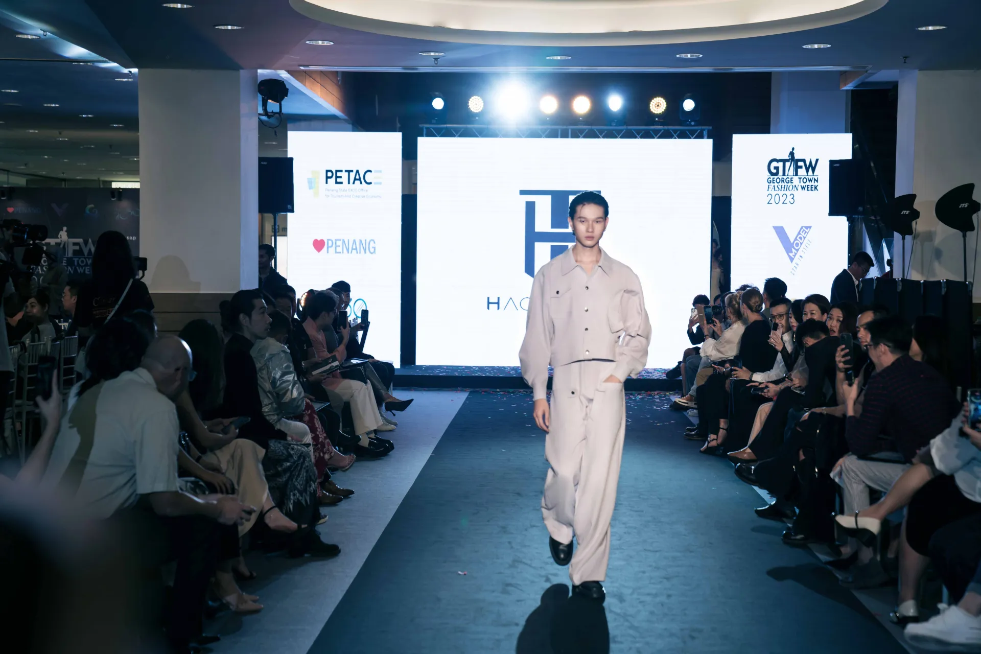 nguoi-mau-lung-nguyen-hy-vong-co-co-hoi-trinh-dien-o-nhung-su-kien-thoi-trang-tai-chau-au1