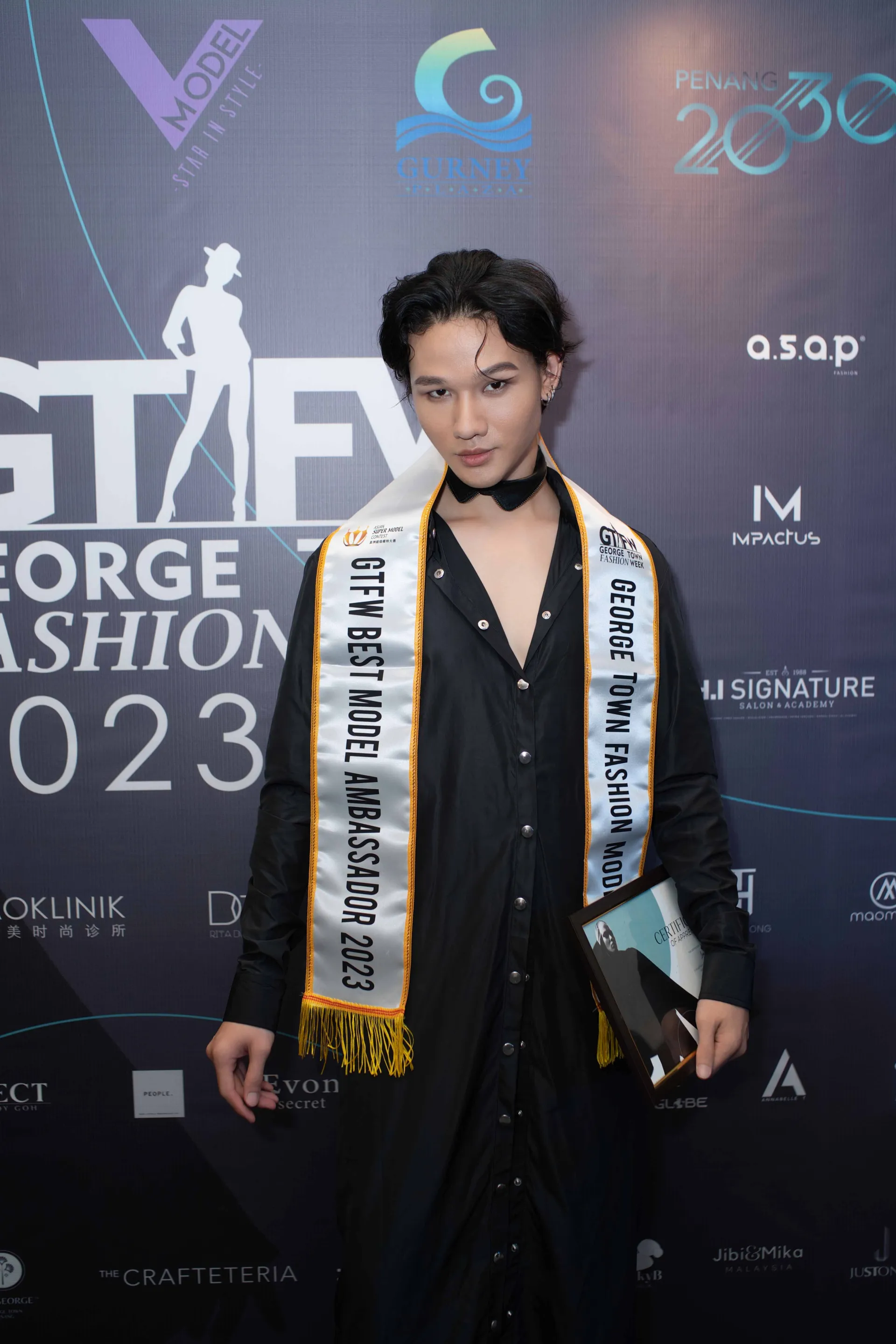 nguoi-mau-lung-nguyen-hy-vong-co-co-hoi-trinh-dien-o-nhung-su-kien-thoi-trang-tai-chau-au2