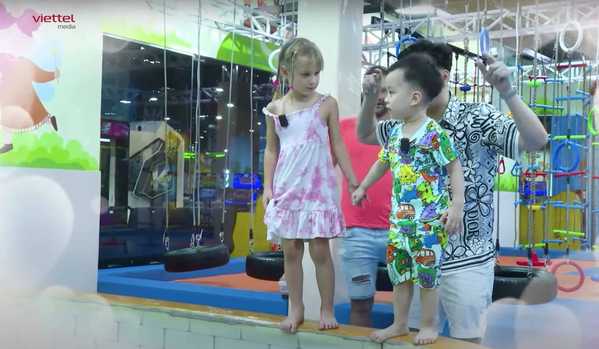 me-vang-nha-ba-la-sieu-nhan-tap-11-le-duong-bao-lam-mau-thuan-voi-ba-xa-quynh-quynh-cach-day-con57