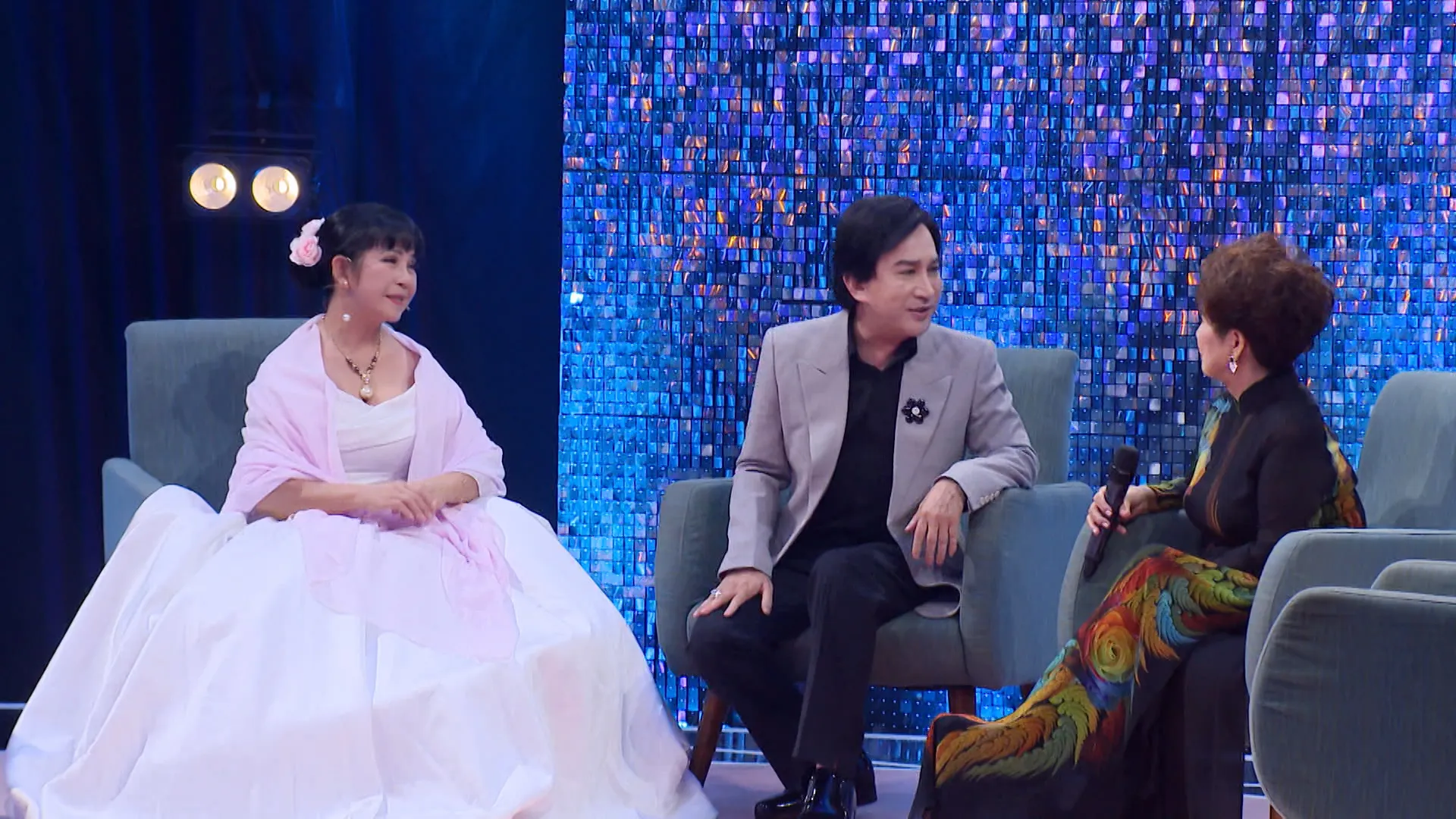 danh-ca-phuong-dung-bat-mi-nguon-goc-biet-danh-nhan-trang-go-cong1