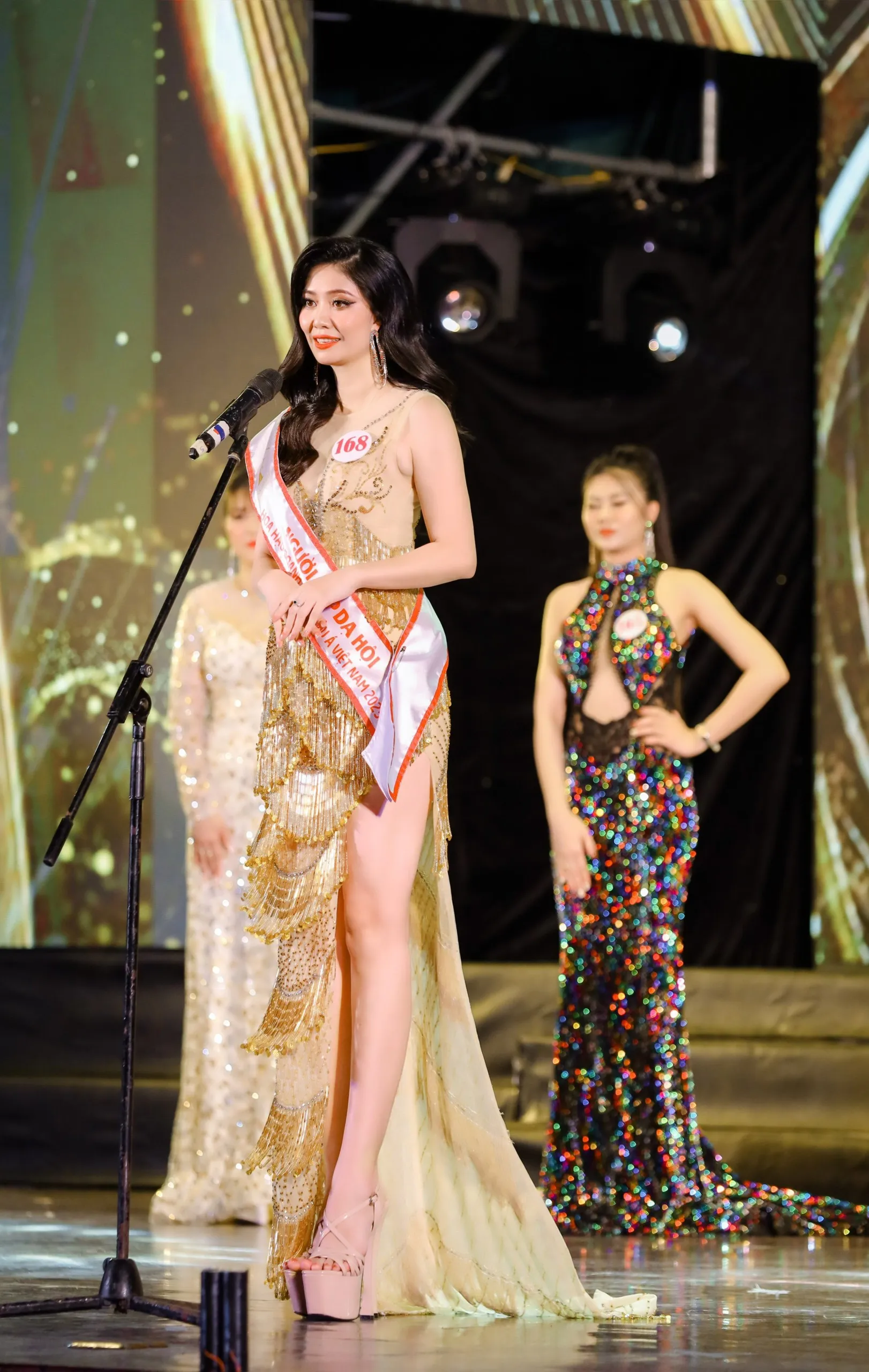 nu-doanh-nhan-le-thi-tho-dang-quang-hoa-hau-doanh-nhan-chau-a-viet-nam-202323