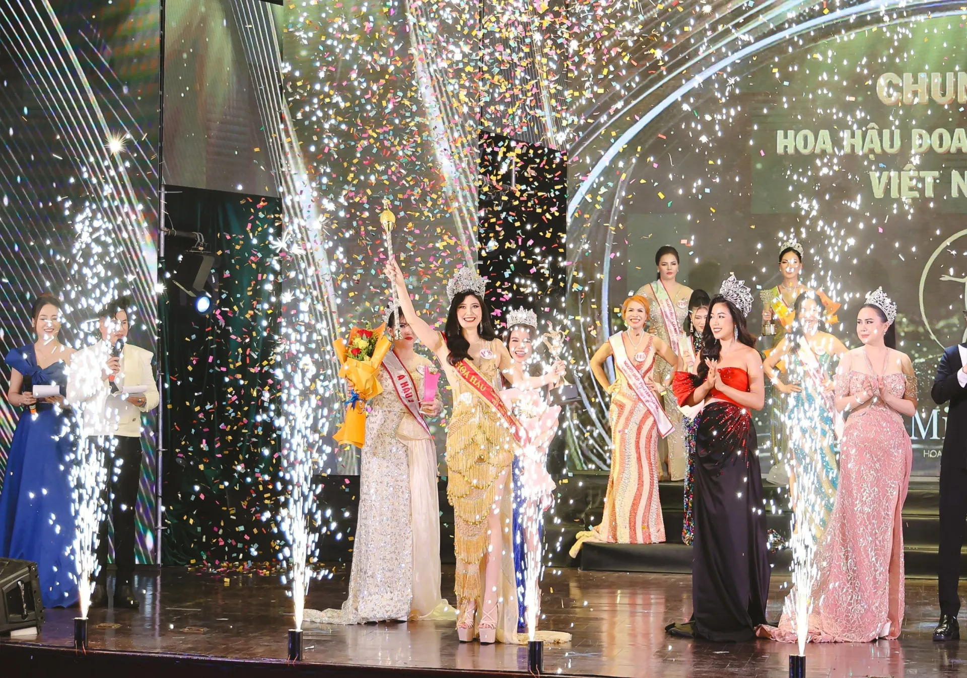 nu-doanh-nhan-le-thi-tho-dang-quang-hoa-hau-doanh-nhan-chau-a-viet-nam-20233