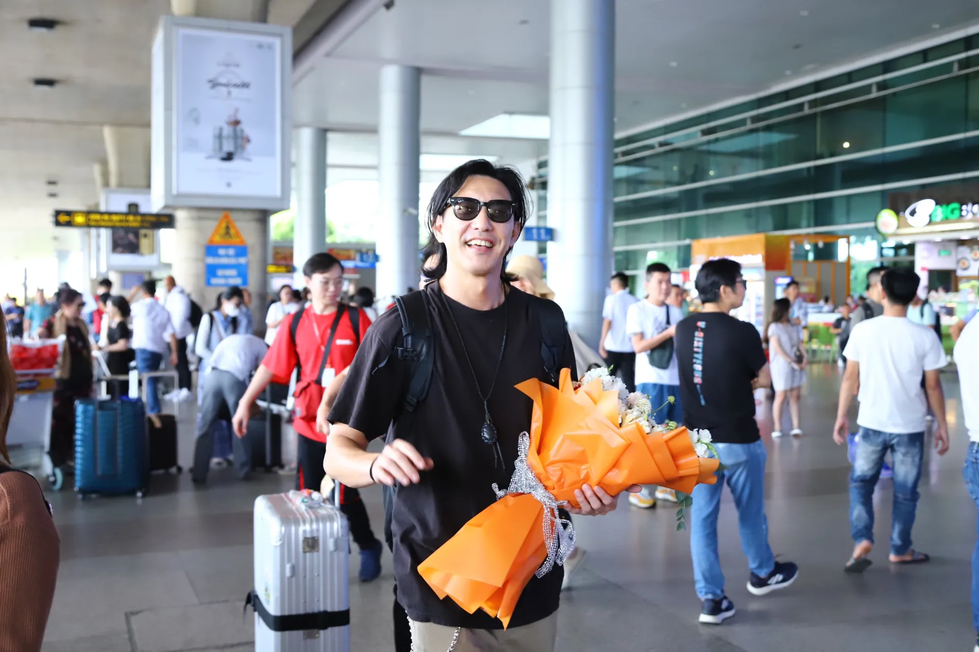 tai-tu-gao-do-xuat-hien-day-phong-do-tai-san-bay-tan-son-nhat1 (2)