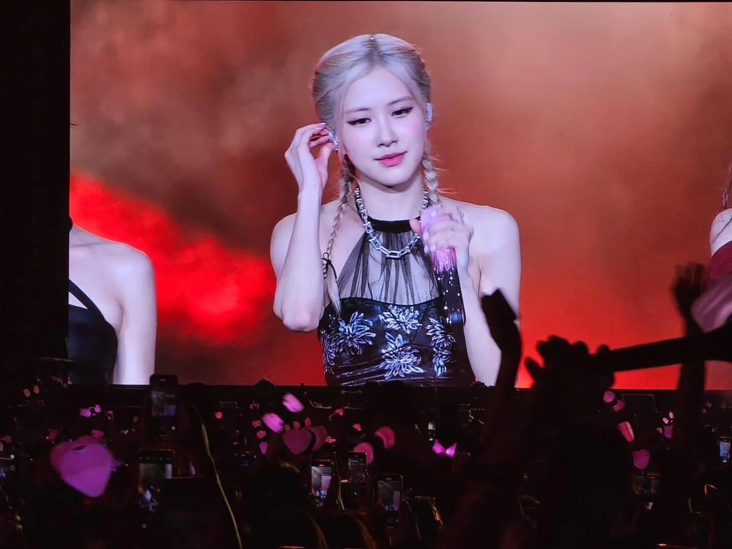 concert-black-pink-2
