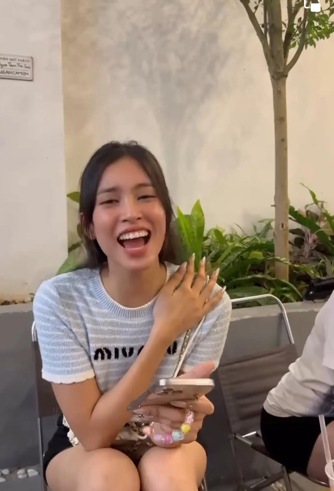 tieu-vy-flower-jisoo-1