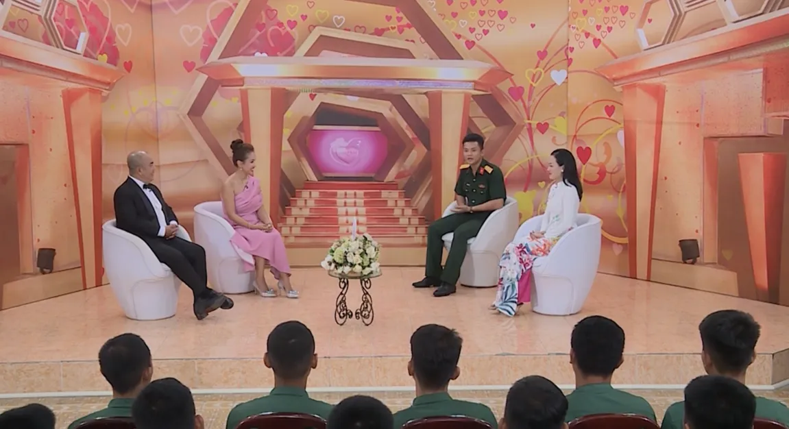 chuyen-tinh-11-nam-dang-nguong-mo-cua-co-tieu-thu-xinh-dep-va-chang-quan-nhan-ngheo1