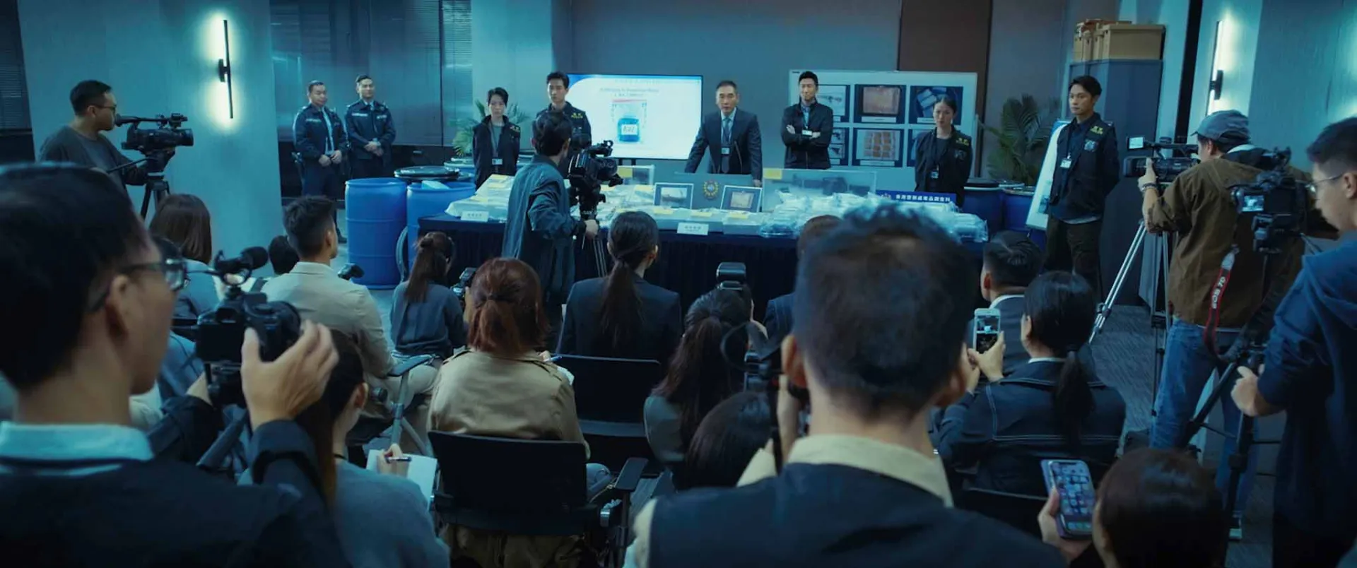 co-thien-lac-va-quach-phu-thanh-bat-ngo-tro-mat-trong-bao-trang-3-thien-dang-hay-dia-nguc