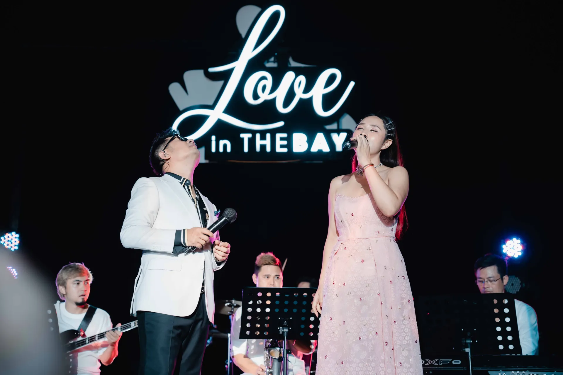 bang-kieu-bao-tram-song-ca-cuc-ngot-ngao-tren-du-thuyen12