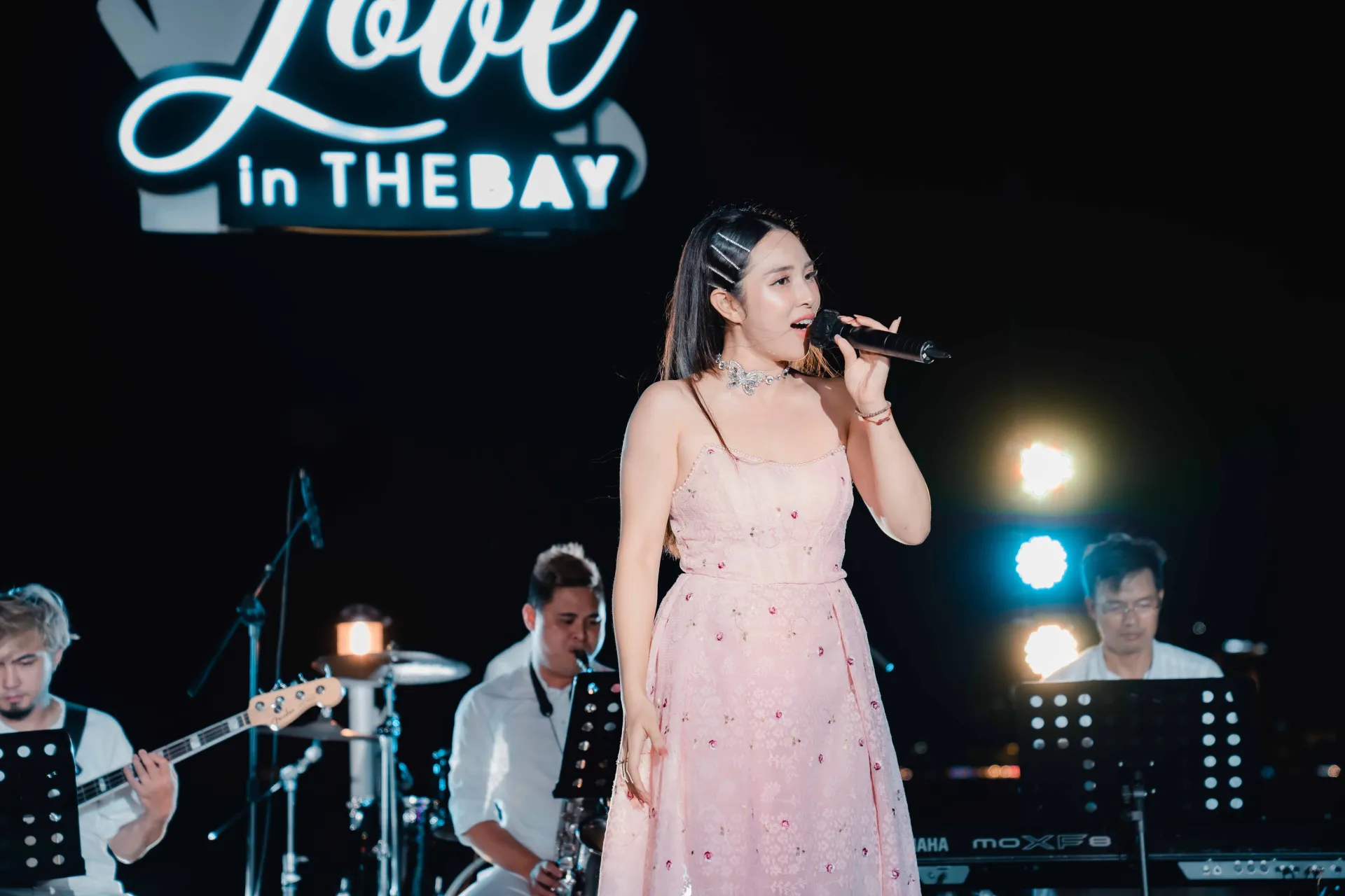 bang-kieu-bao-tram-song-ca-cuc-ngot-ngao-tren-du-thuyen169