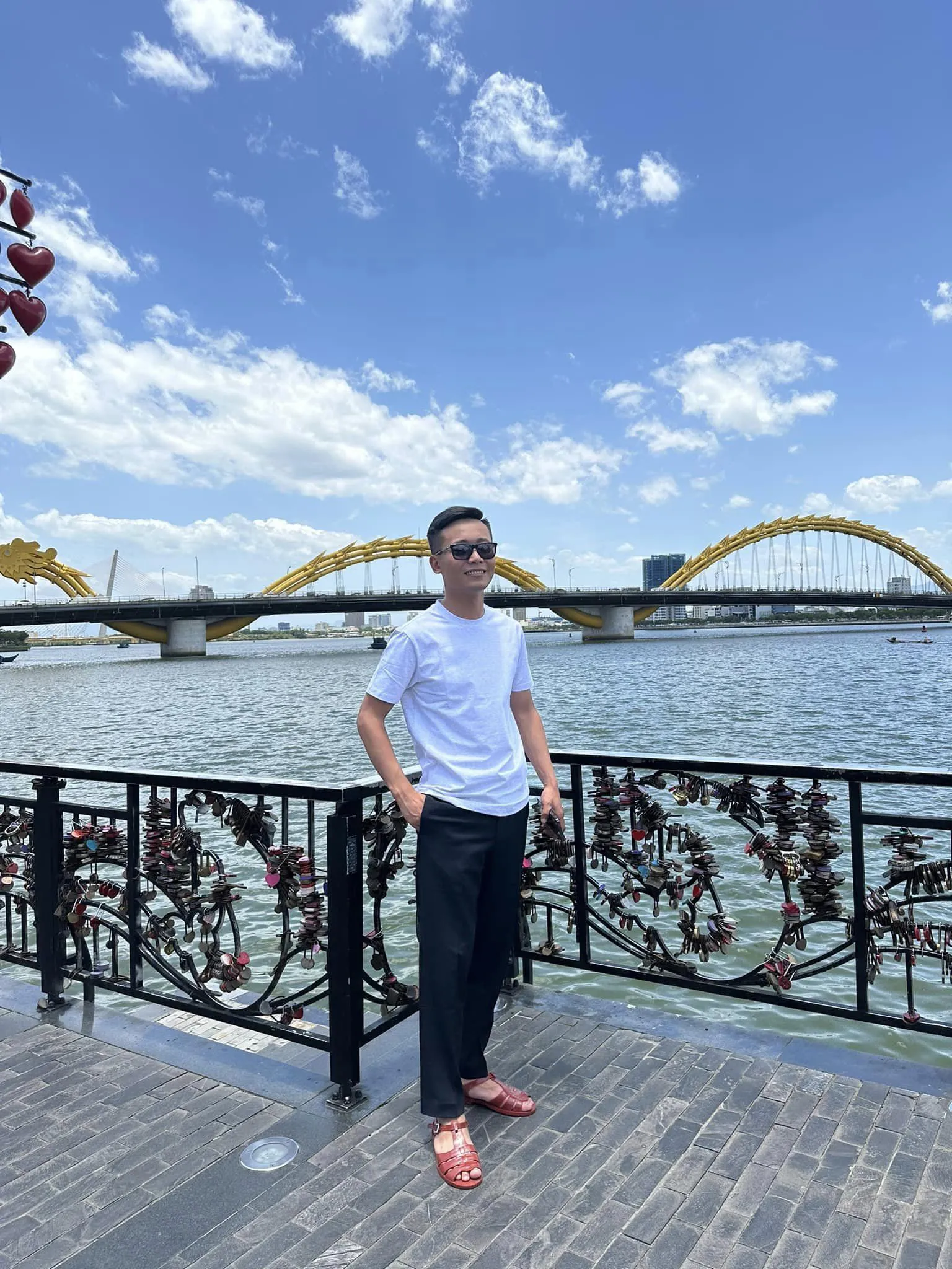 quang-linh-vlog-va-hoa-hau-thuy-tien-1