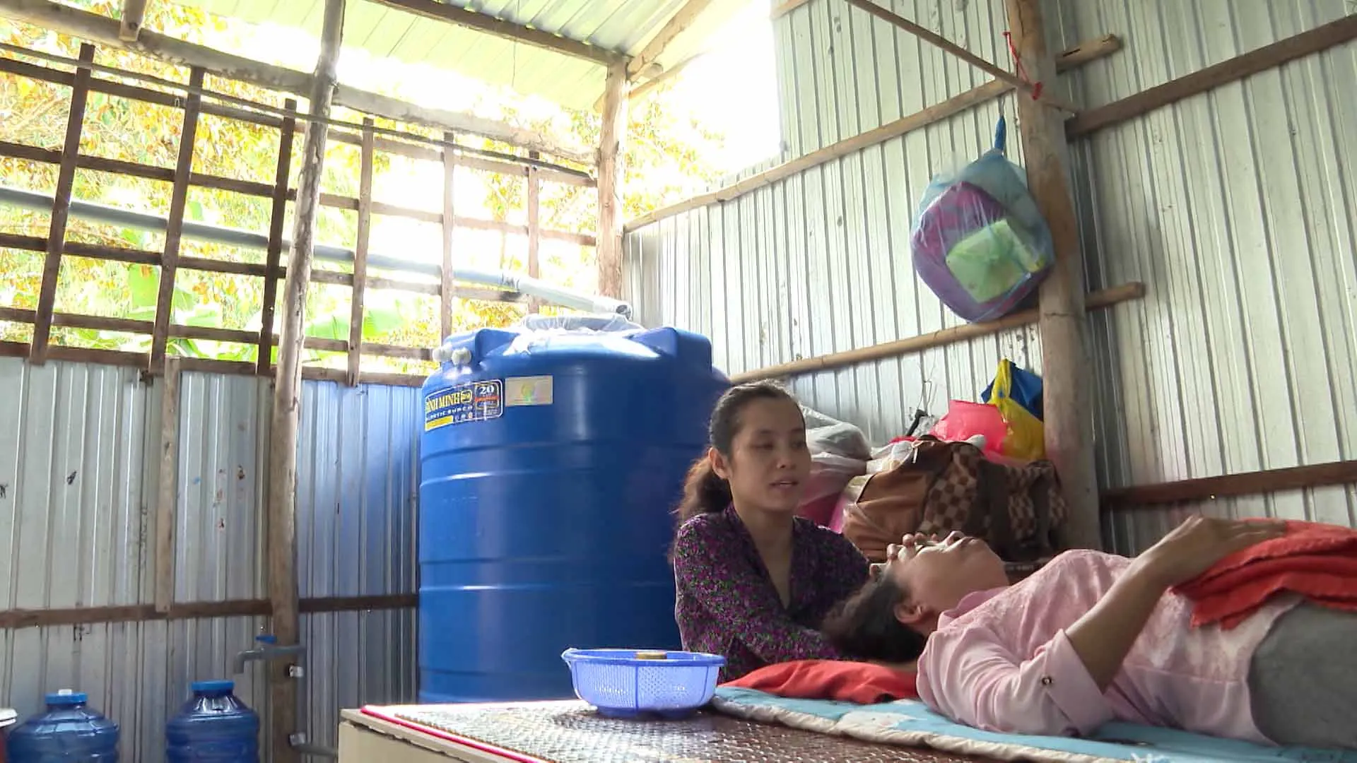 than-tai-go-cua-cau-chuyen-muu-sinh-cam-dong-cua-nguoi-me-khiem-thi-don-than-nuoi-con-o-soc-trang3